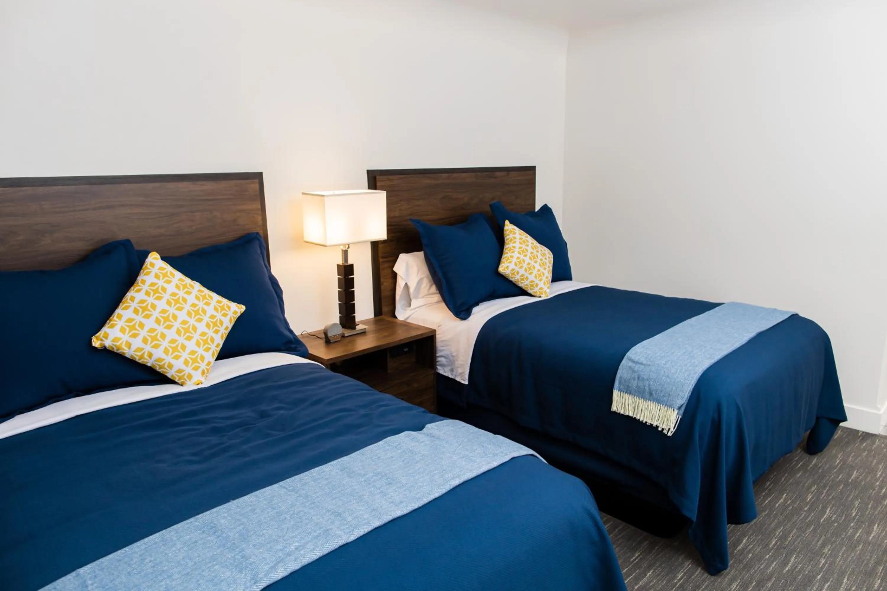 Bed in La Playa Inn Santa Barbara