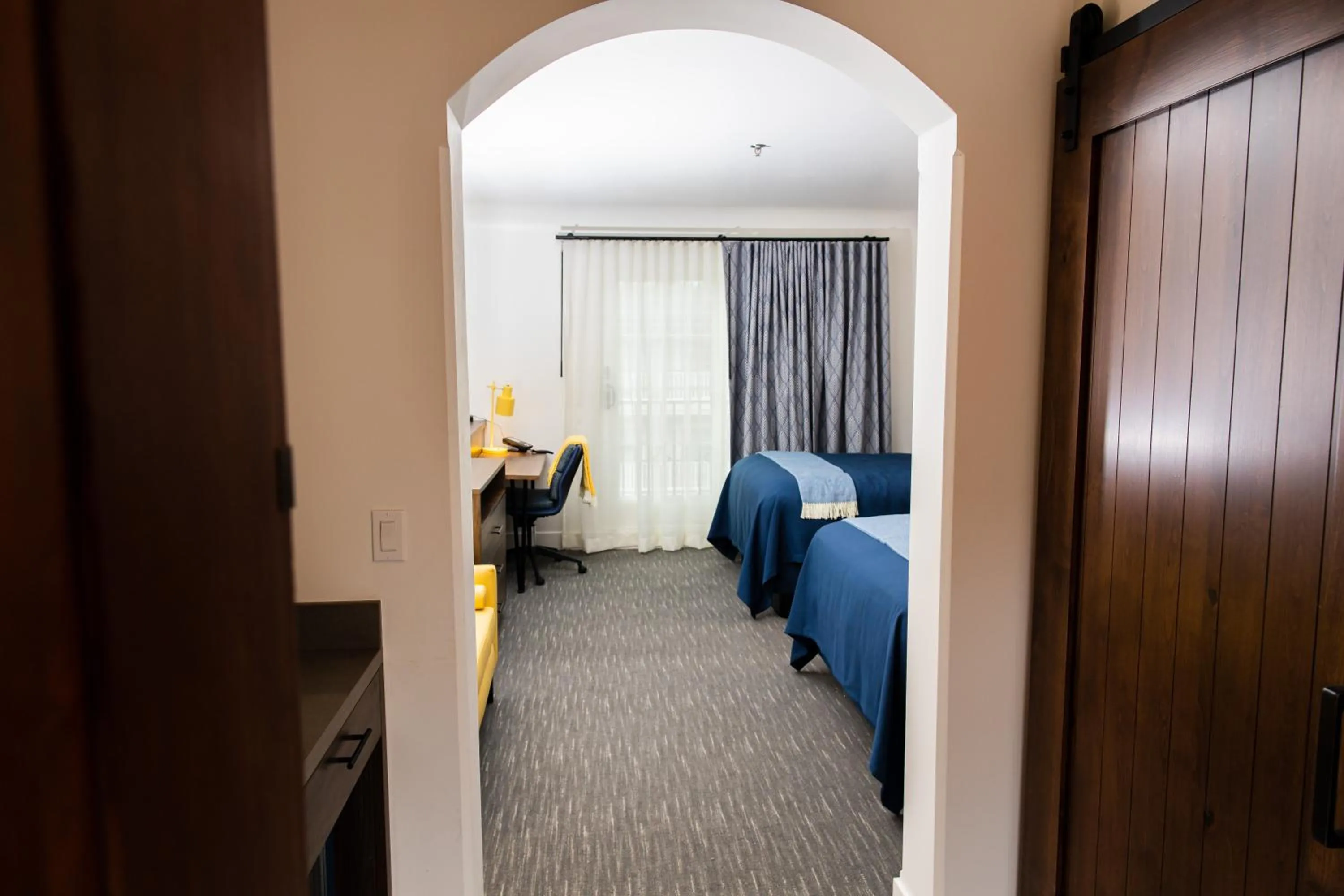 Bed in La Playa Inn Santa Barbara