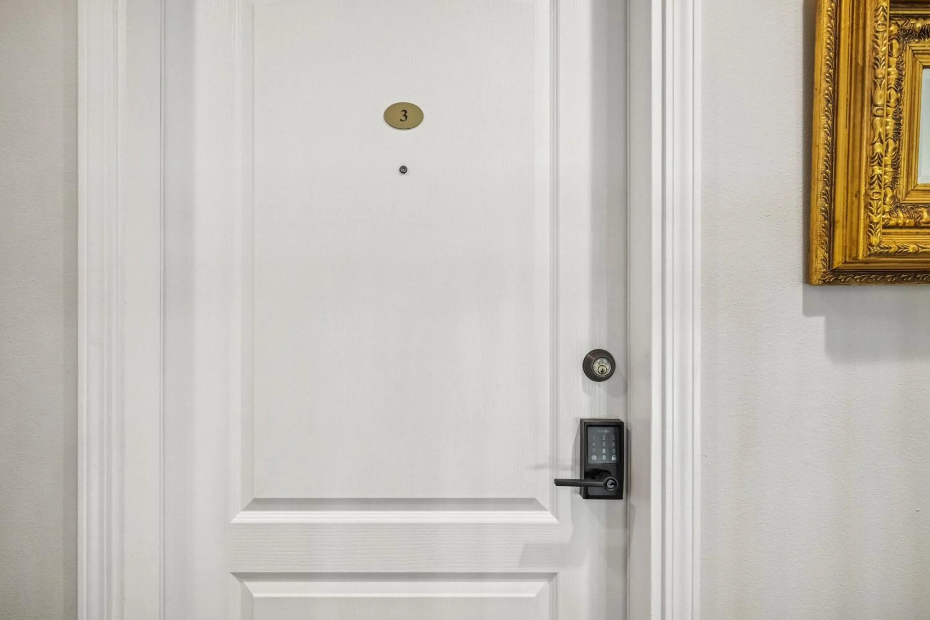 Facade/entrance in Mirabelle Inn