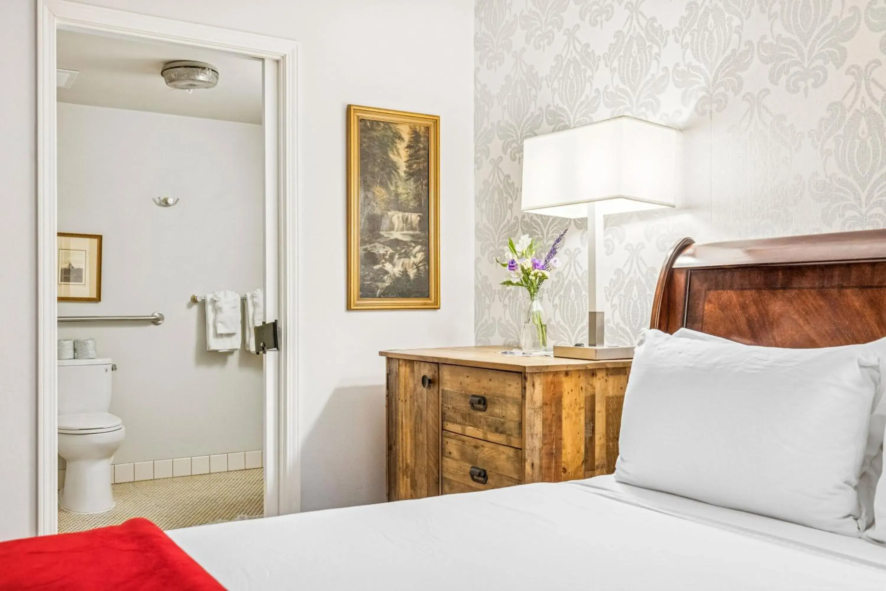 Bed in Mirabelle Inn Bed in Mirabelle Inn