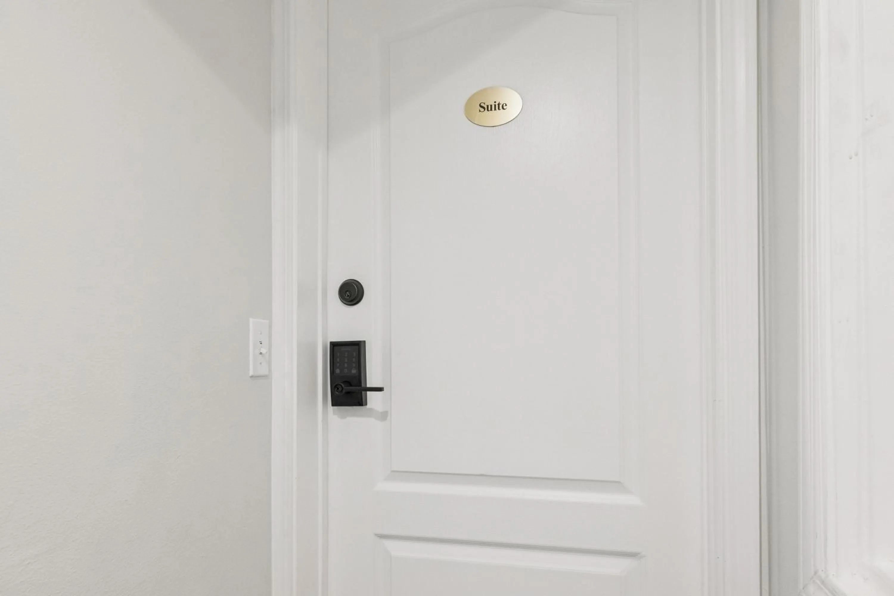 Facade/entrance in Mirabelle Inn