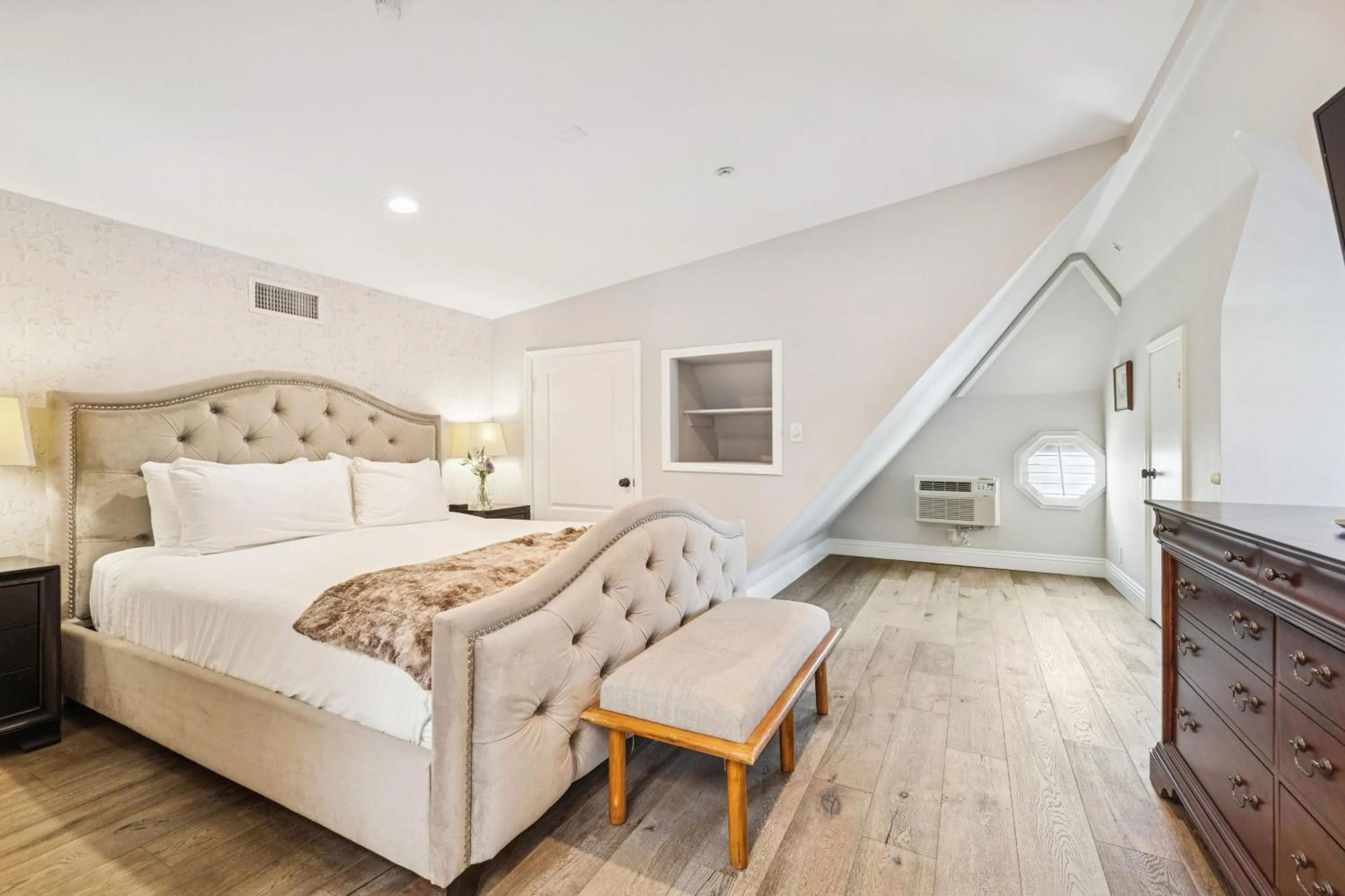 Bed in Mirabelle Inn