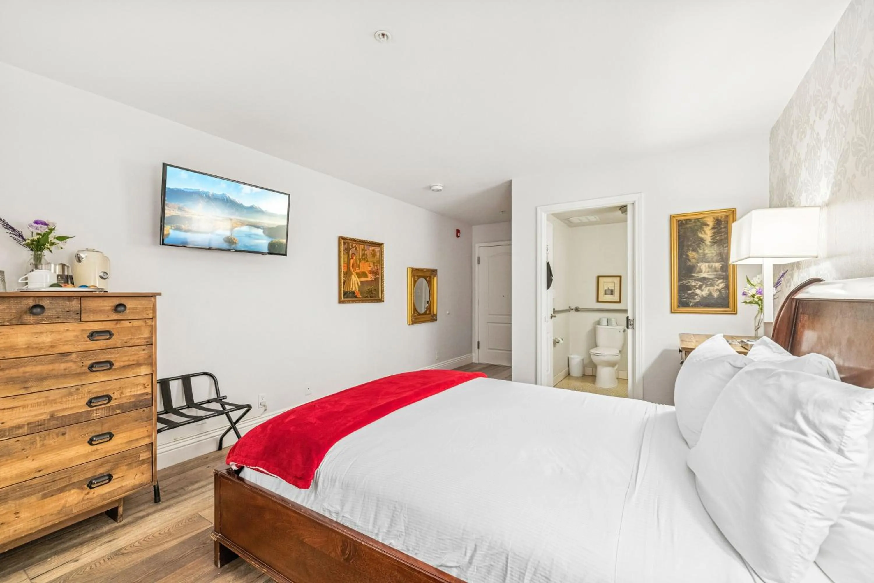 TV and multimedia, Bed in Mirabelle Inn