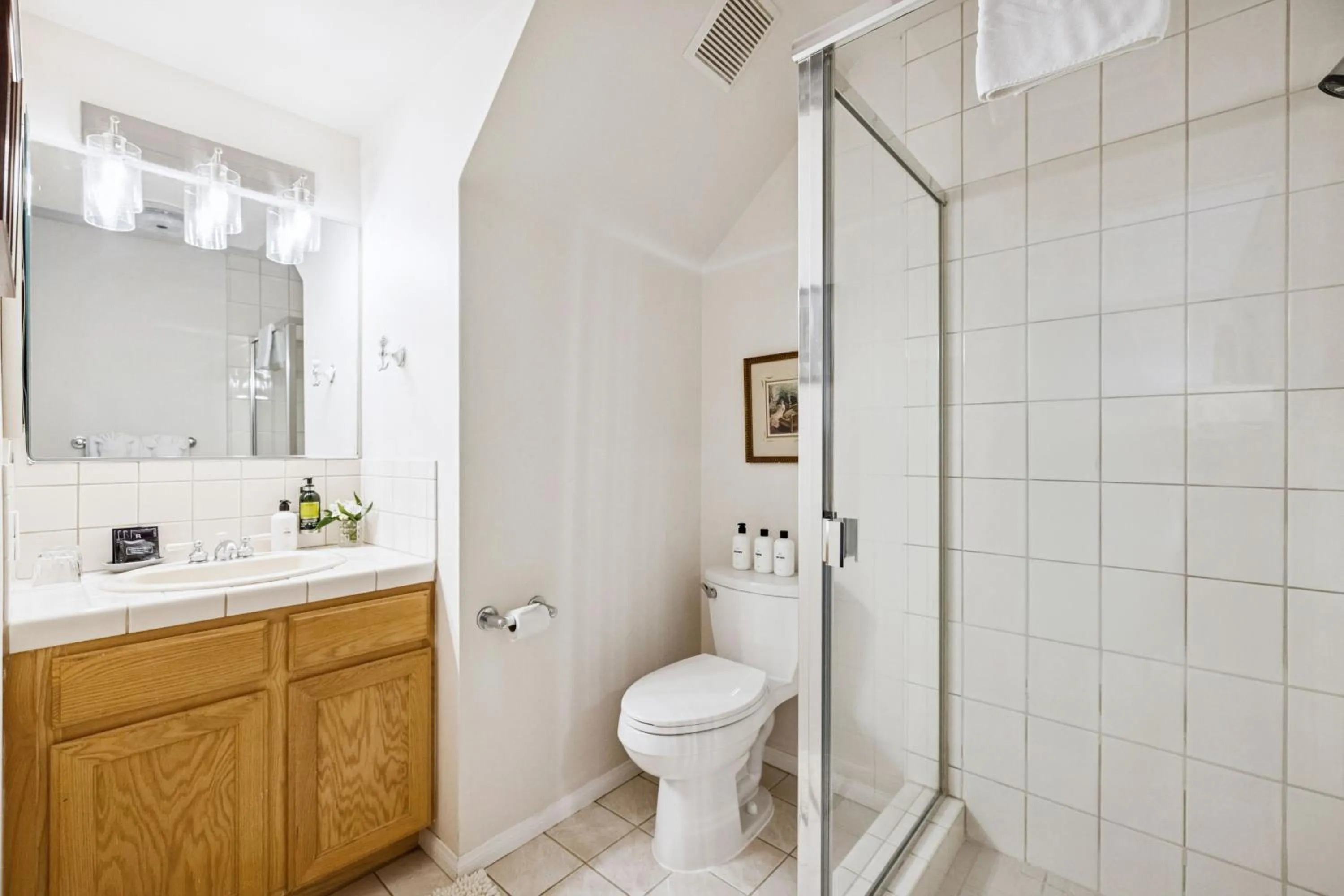 Shower in Mirabelle Inn