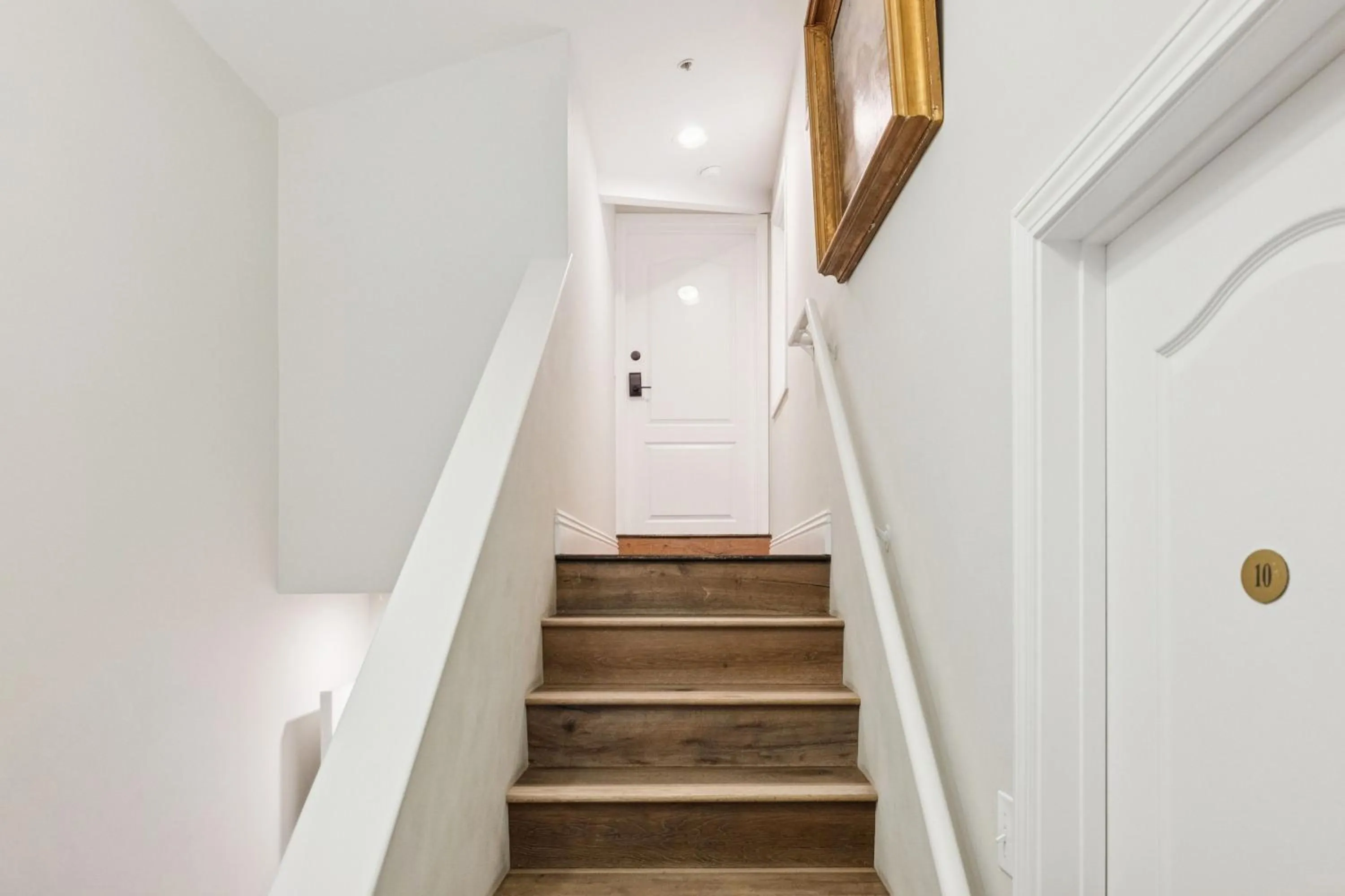 Facade/entrance in Mirabelle Inn