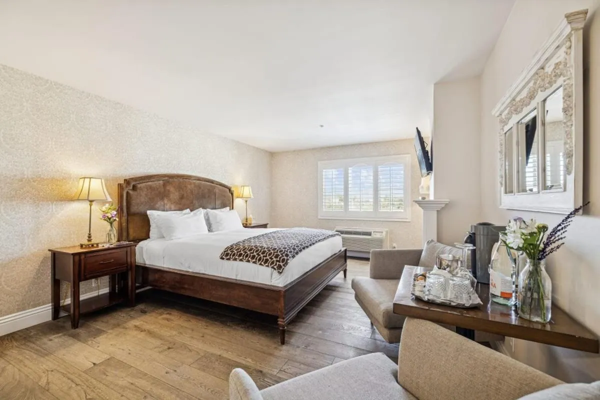 Other, Bed in Mirabelle Inn