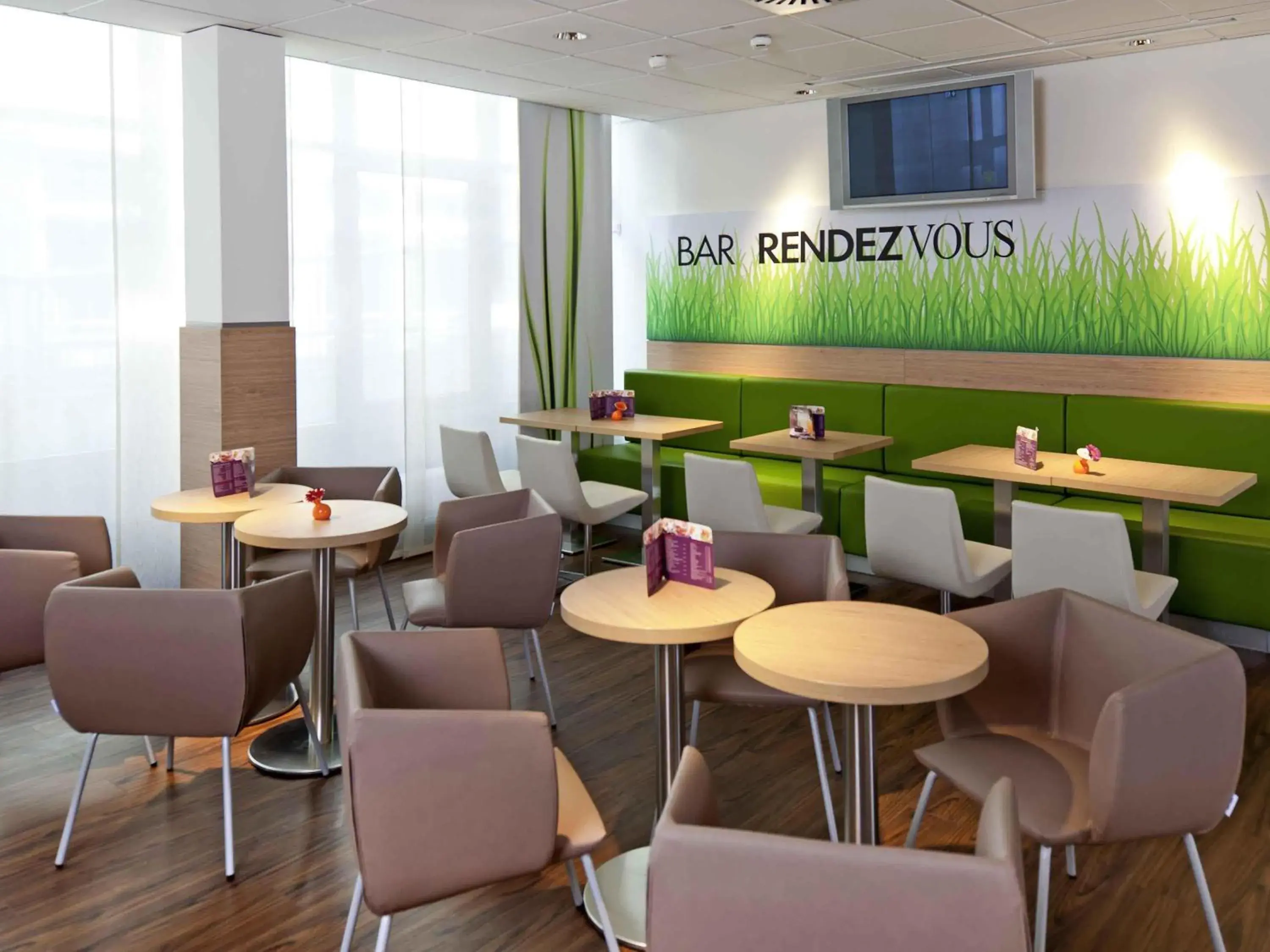 Lounge or bar in ibis Augsburg Hauptbahnhof Lounge or bar in ibis Augsburg Hauptbahnhof