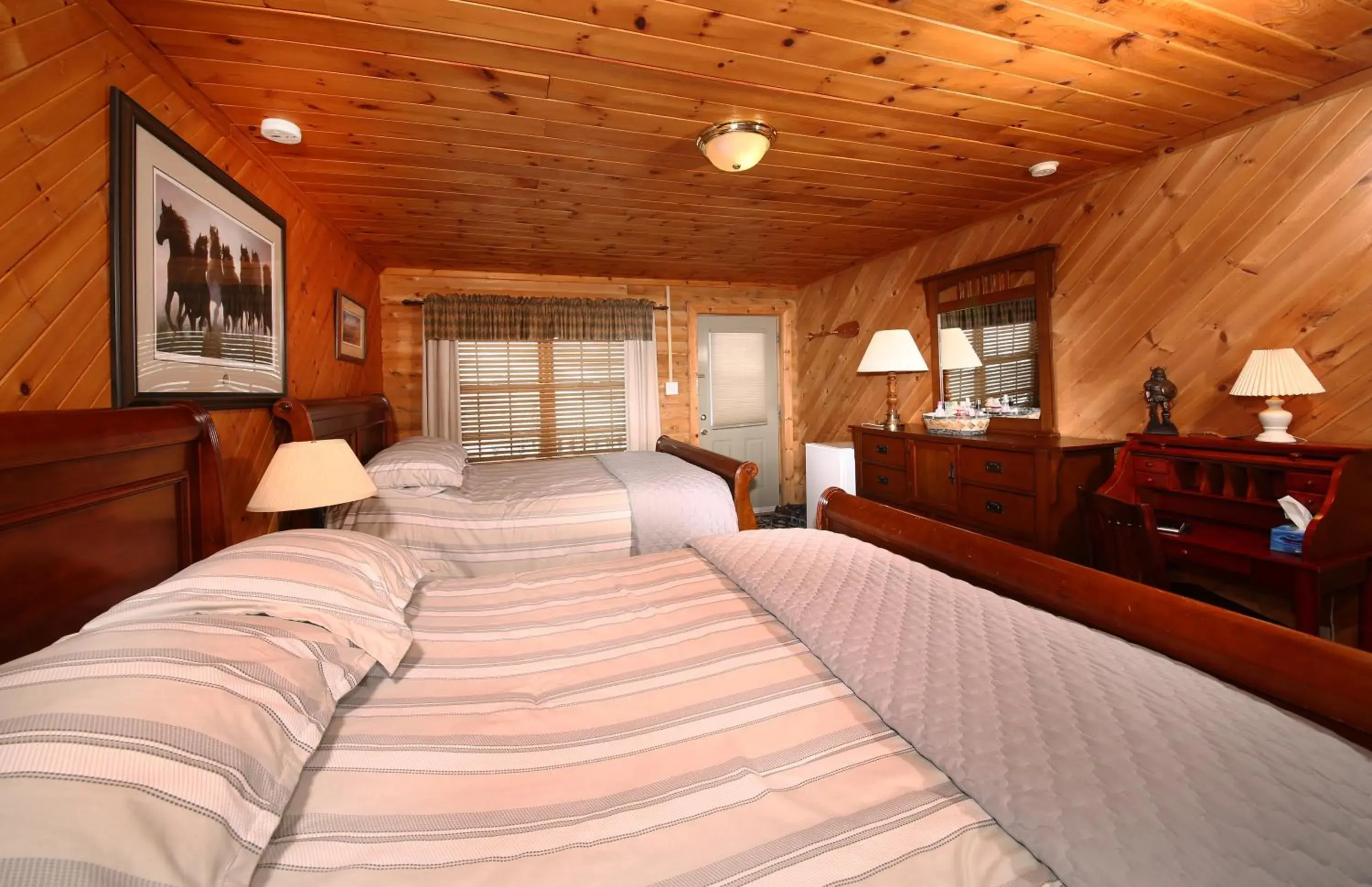 Queen Room with Two Queen Beds in Tuckamore Lodge Queen Room with Two Queen Beds in Tuckamore Lodge
