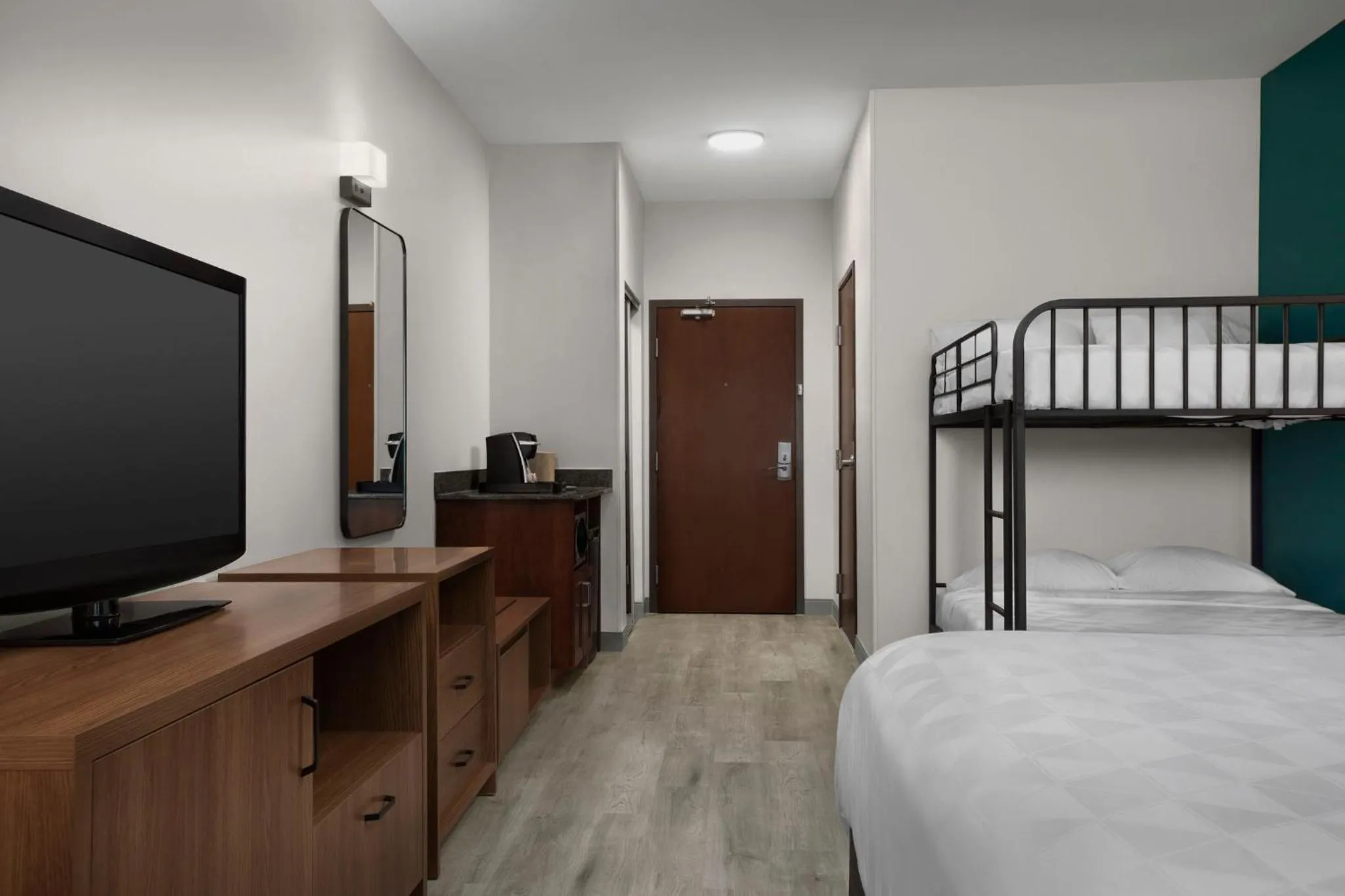 Photo of the whole room, Bed in Holiday Inn & Suites Durango Downtown by IHG