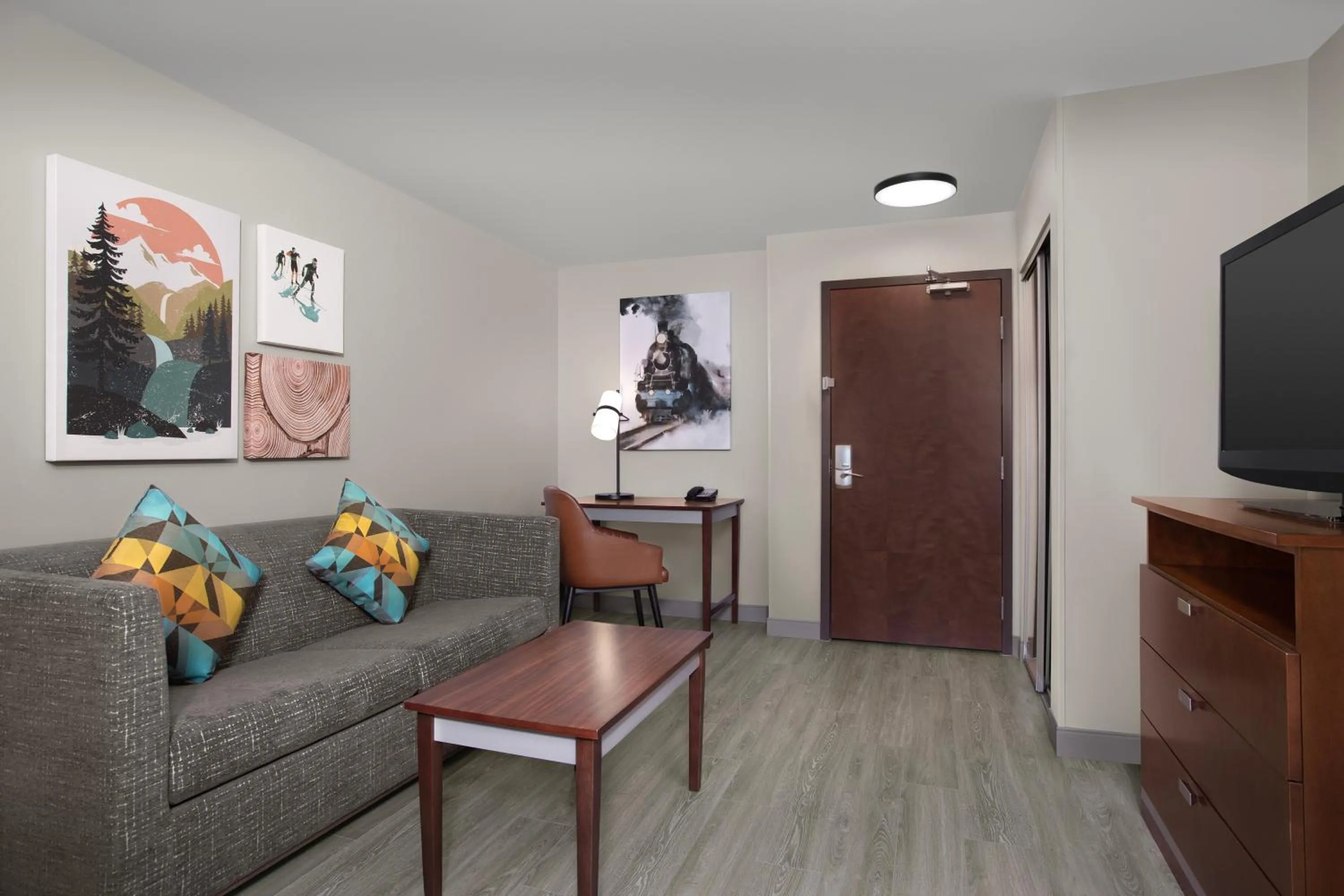 Living room in Holiday Inn & Suites Durango Downtown by IHG