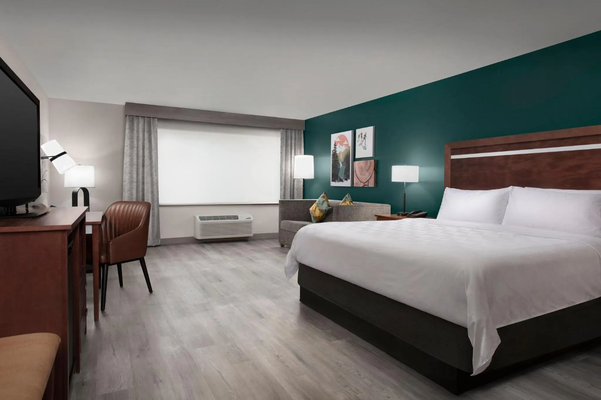 Photo of the whole room, Bed in Holiday Inn & Suites Durango Downtown by IHG