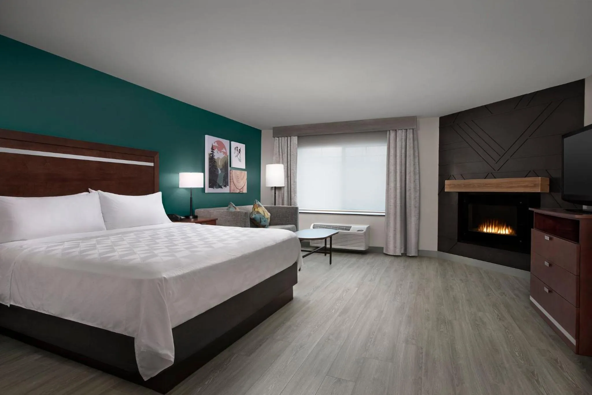 Photo of the whole room, Bed in Holiday Inn & Suites Durango Downtown by IHG
