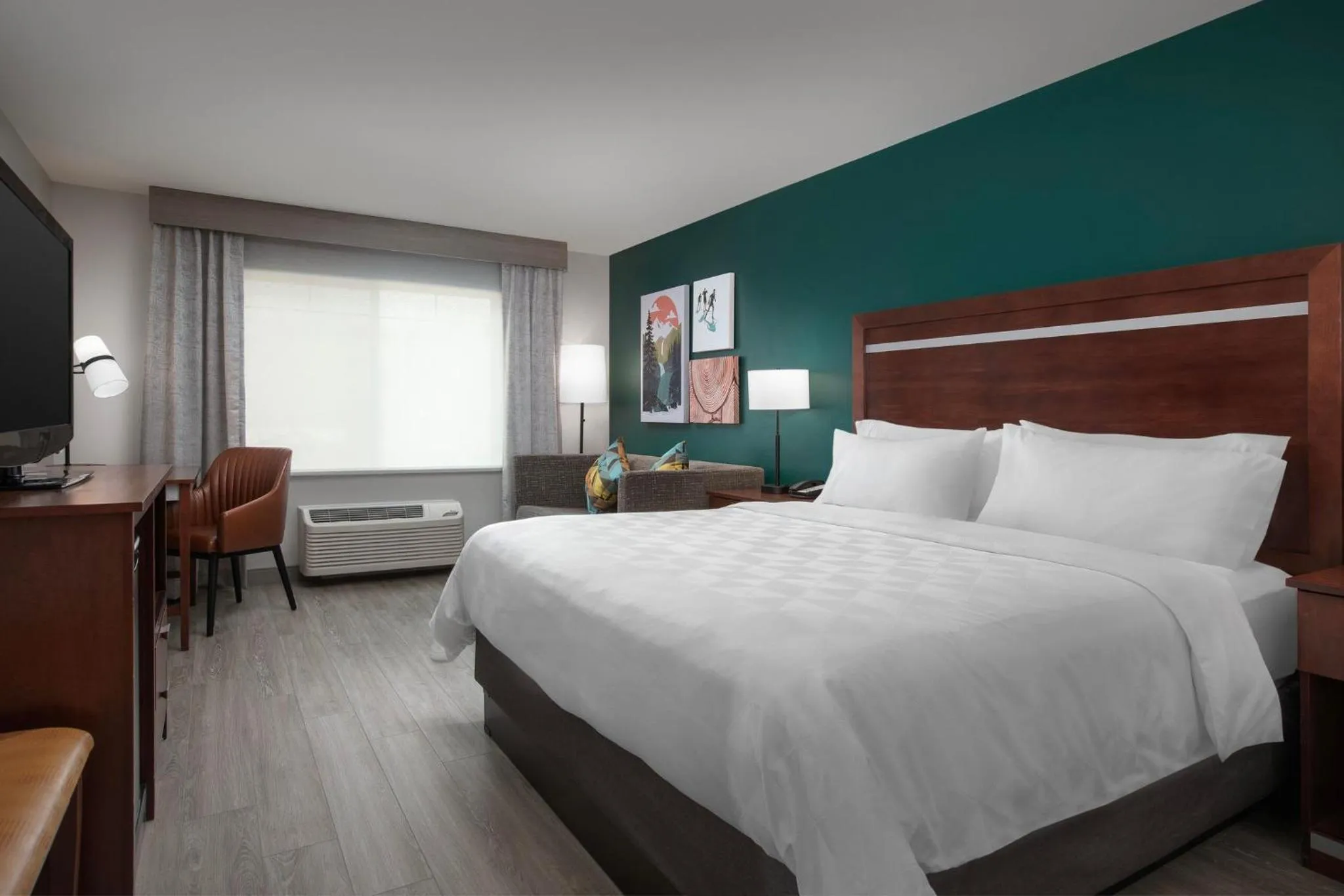 Photo of the whole room, Bed in Holiday Inn & Suites Durango Downtown by IHG
