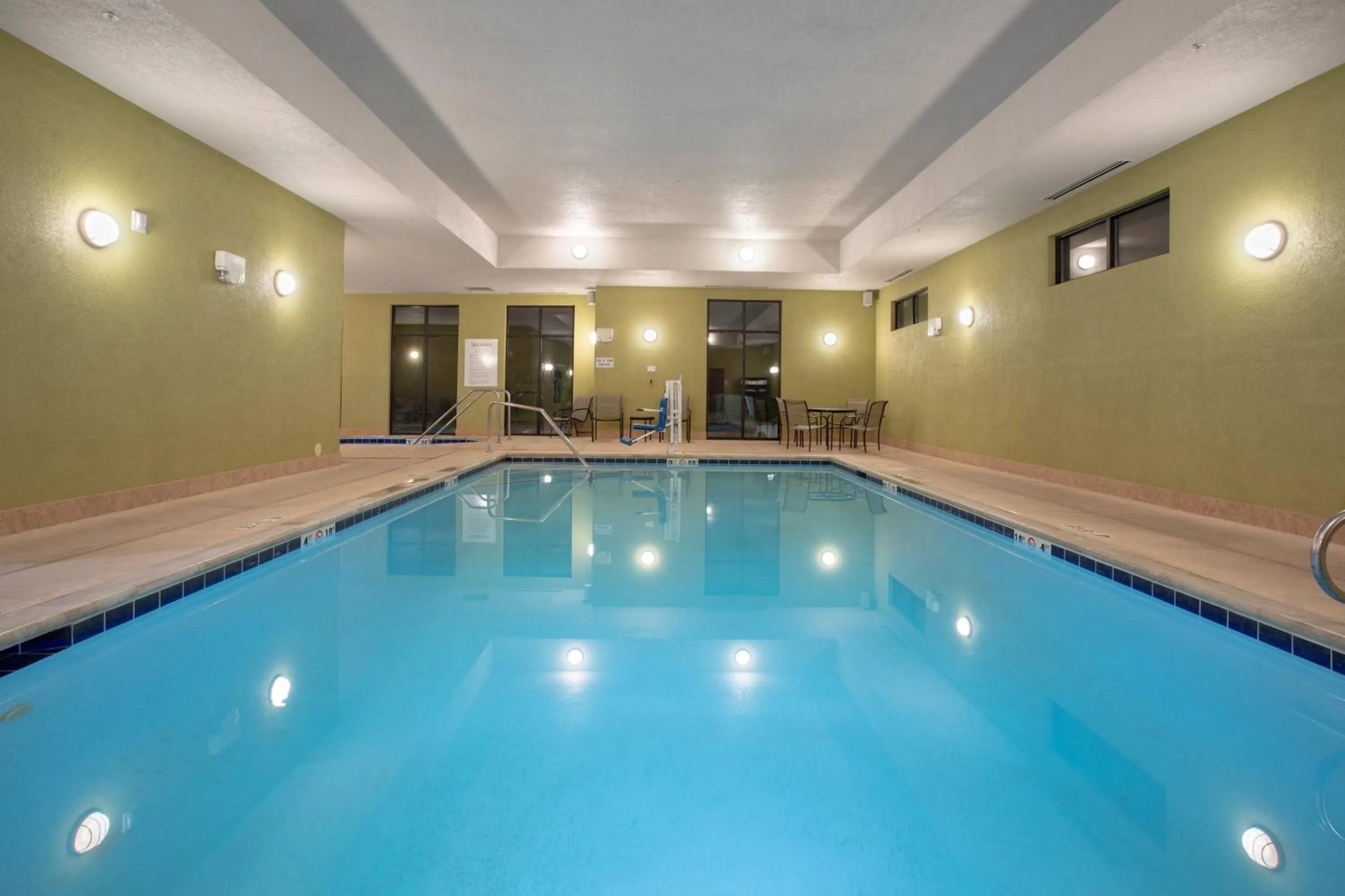Swimming pool in Holiday Inn & Suites Durango Downtown by IHG