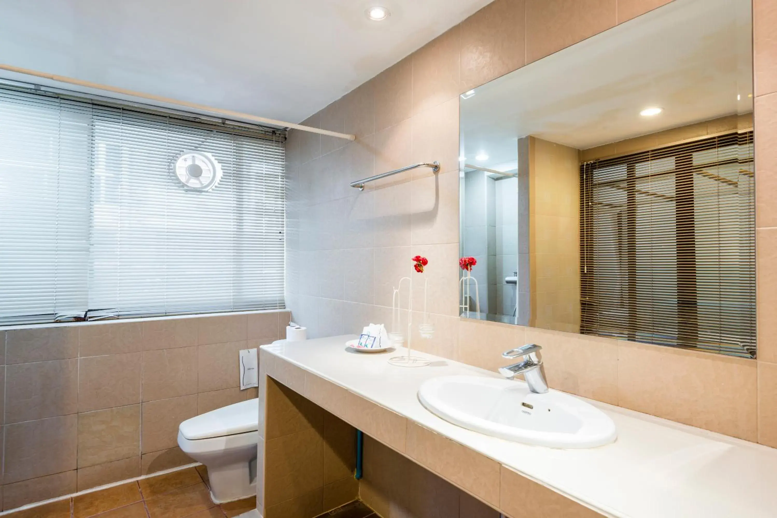 Deluxe Double Room with Bath in The Best Bangkok House Deluxe Double Room with Bath in The Best Bangkok House