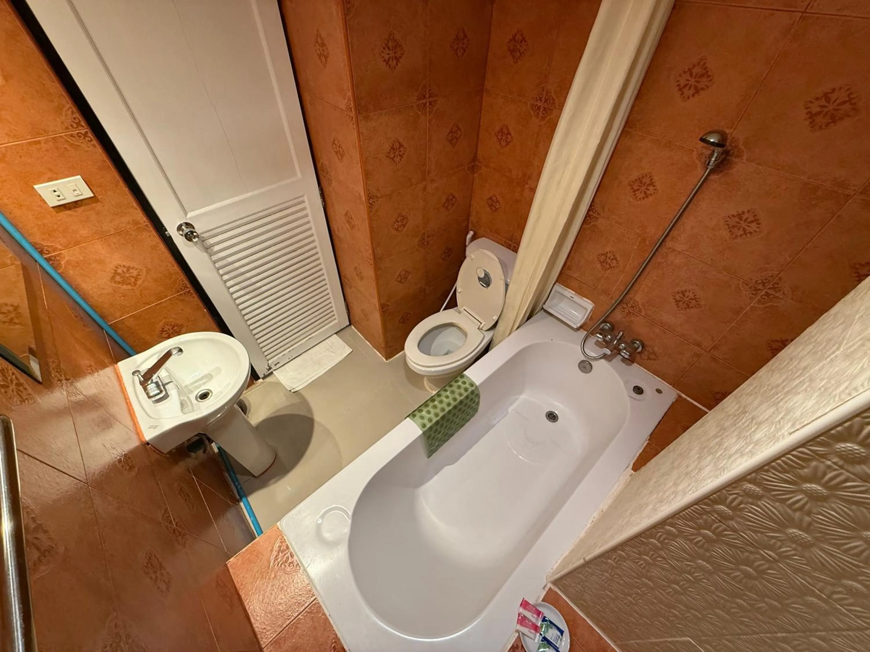 Shower in The Best Bangkok House