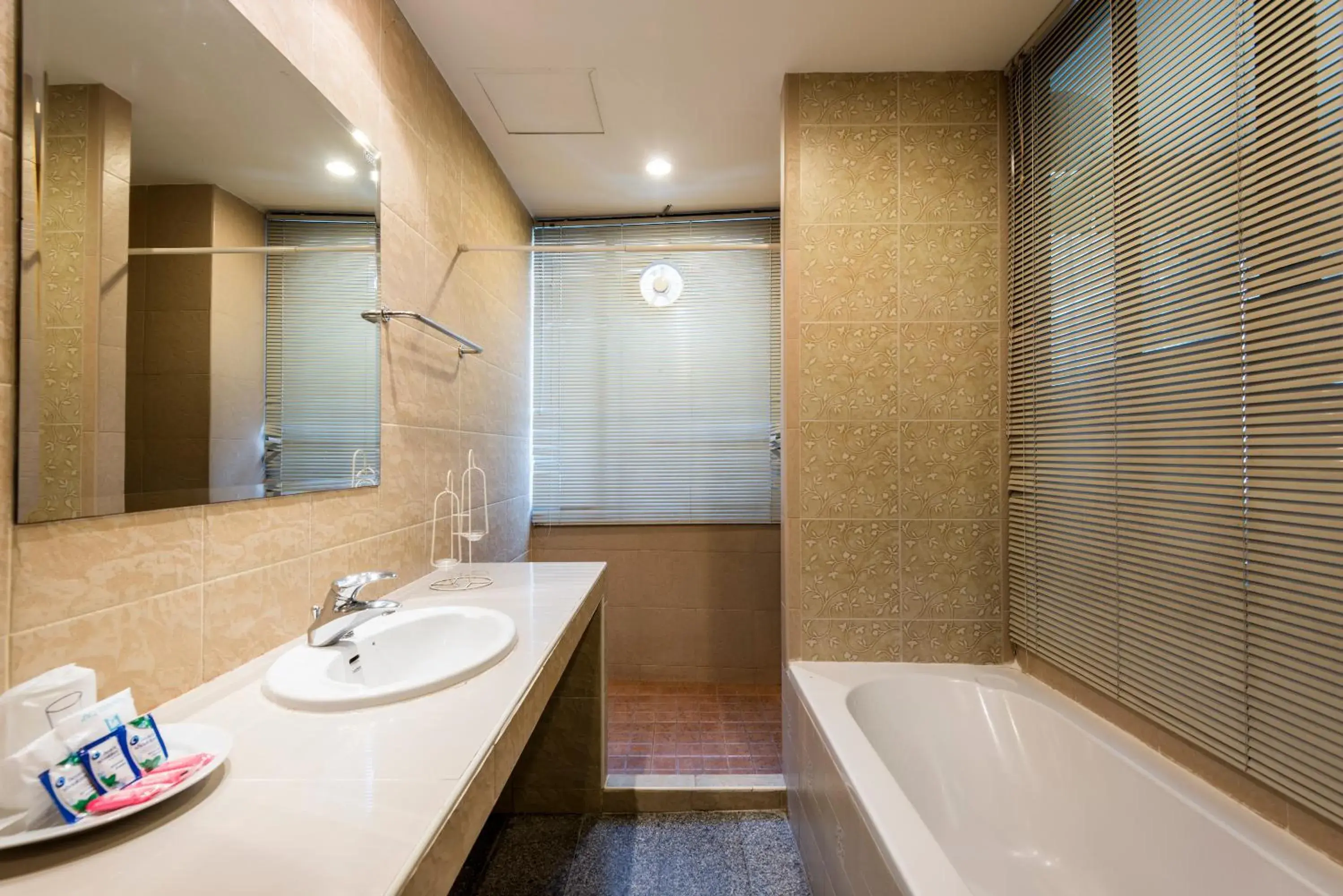Triple Room with Bath in The Best Bangkok House Triple Room with Bath in The Best Bangkok House