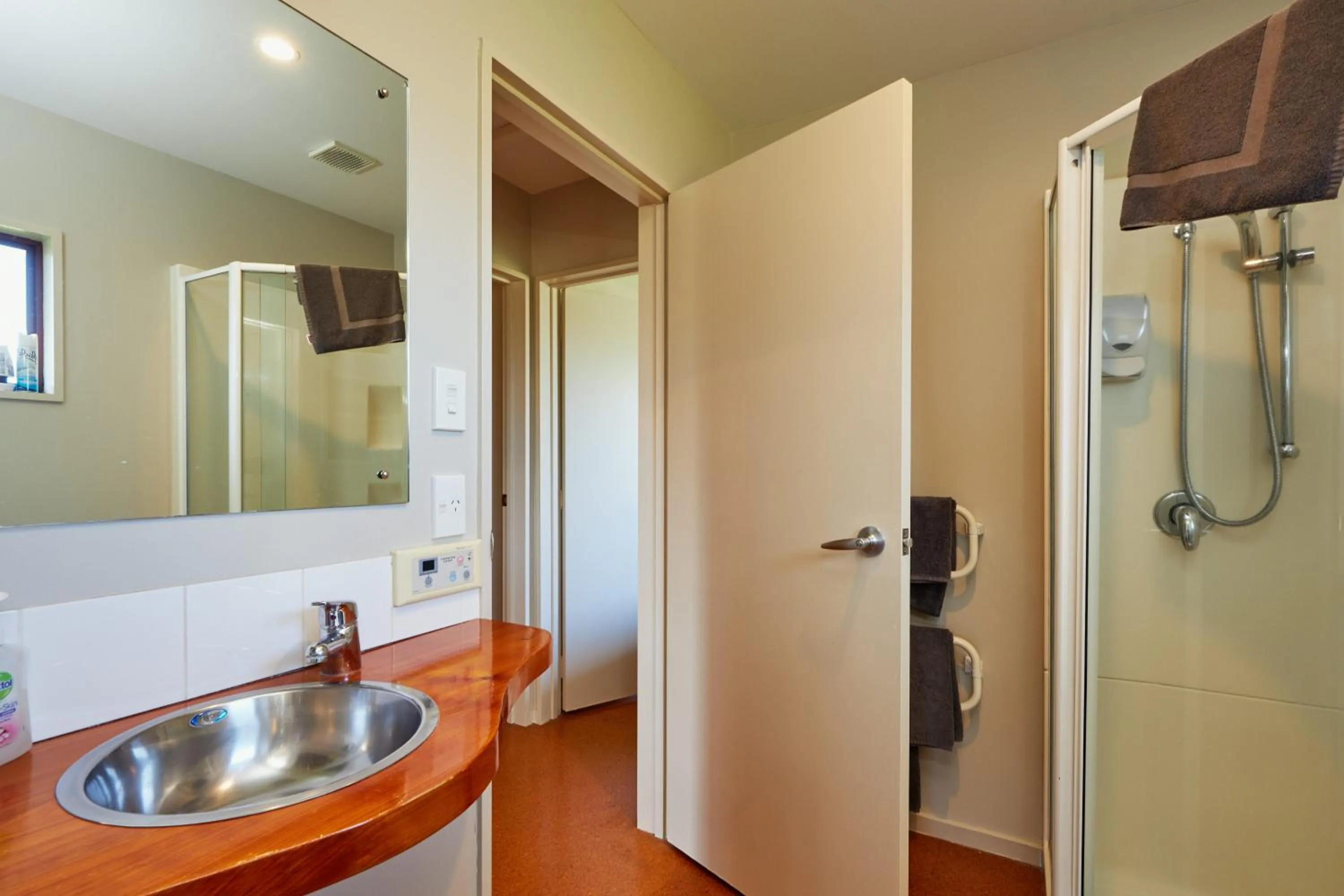 Bathroom in Brook House B&B & Cottages