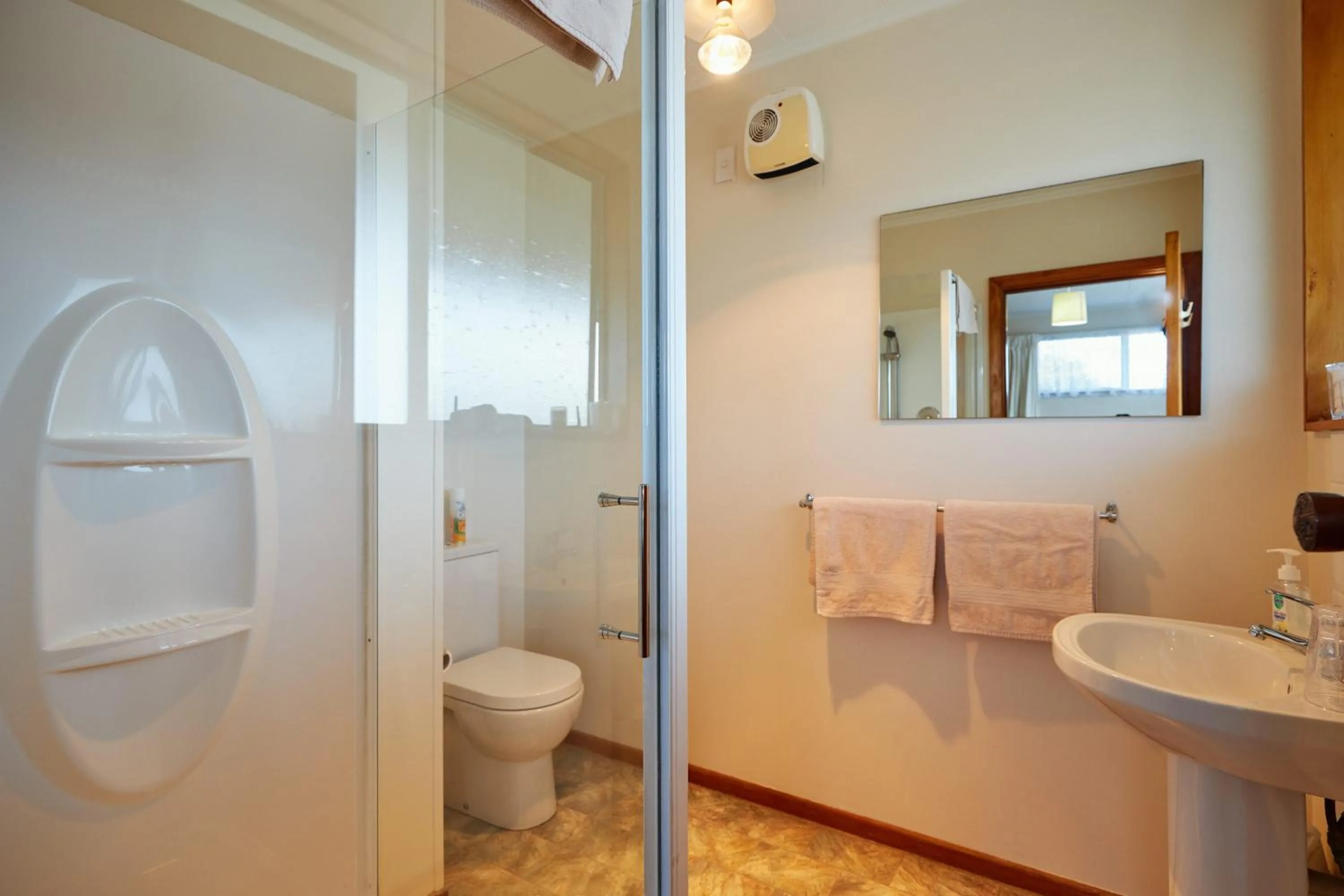 Bathroom in Brook House B&B & Cottages