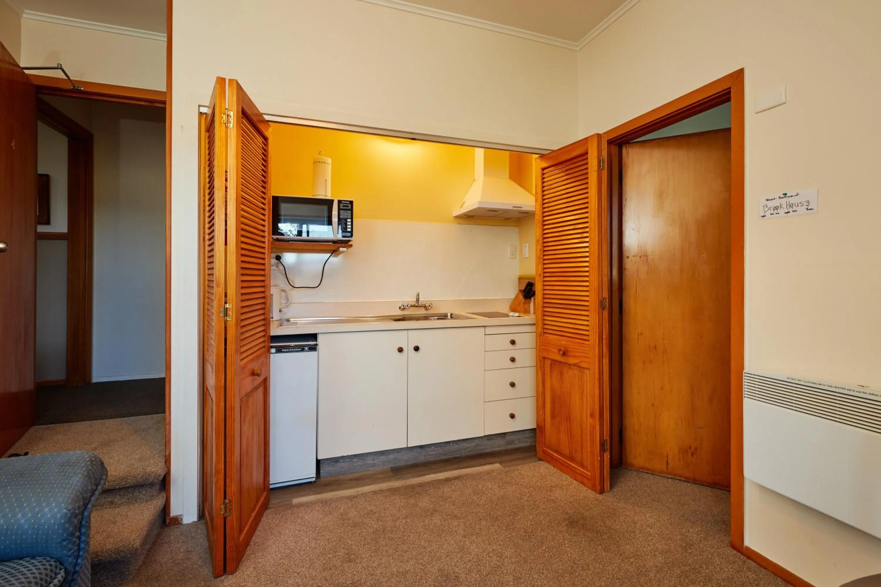 Kitchen or kitchenette in Brook House B&B & Cottages