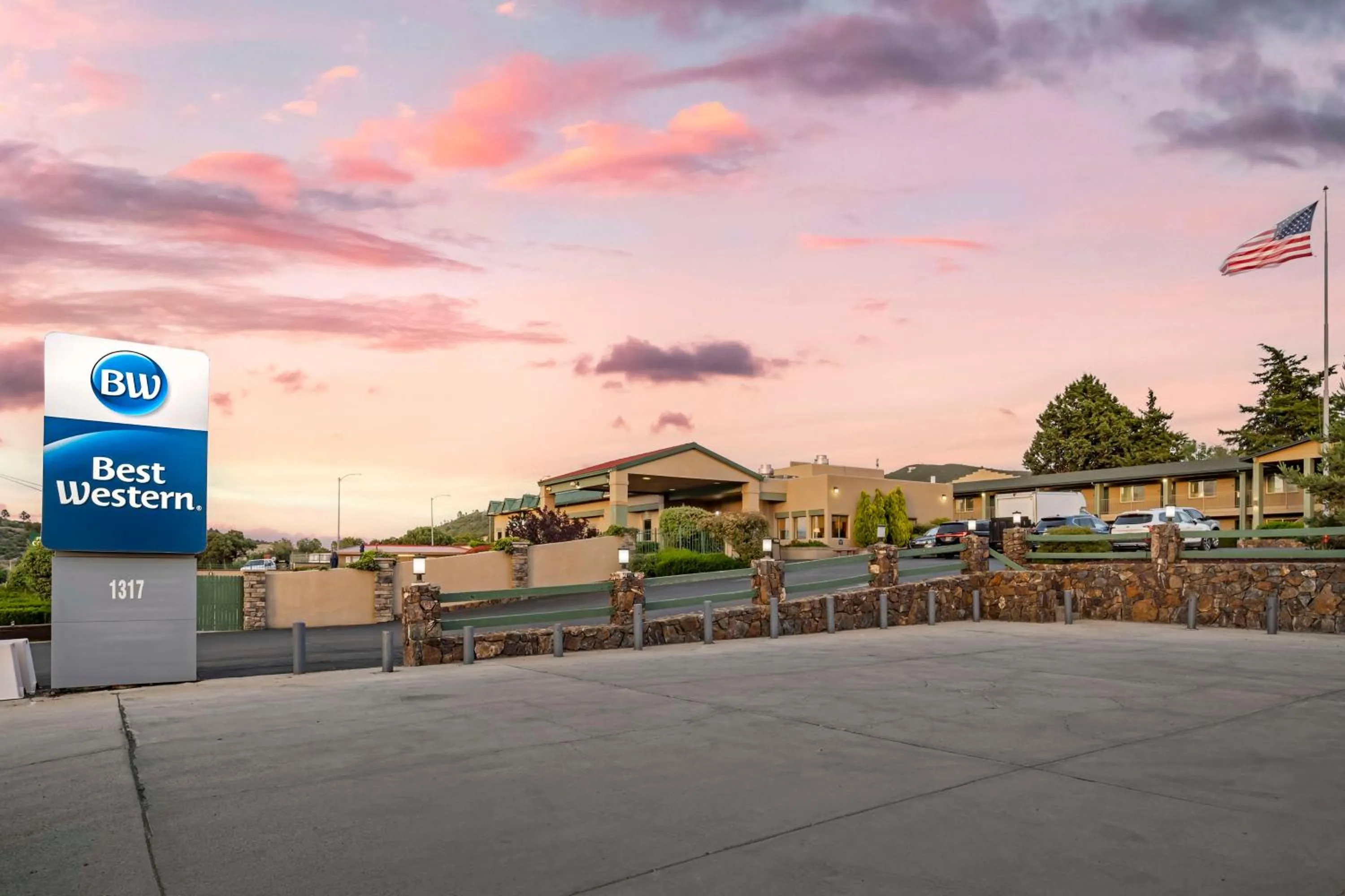 Property building in Best Western Prescottonian