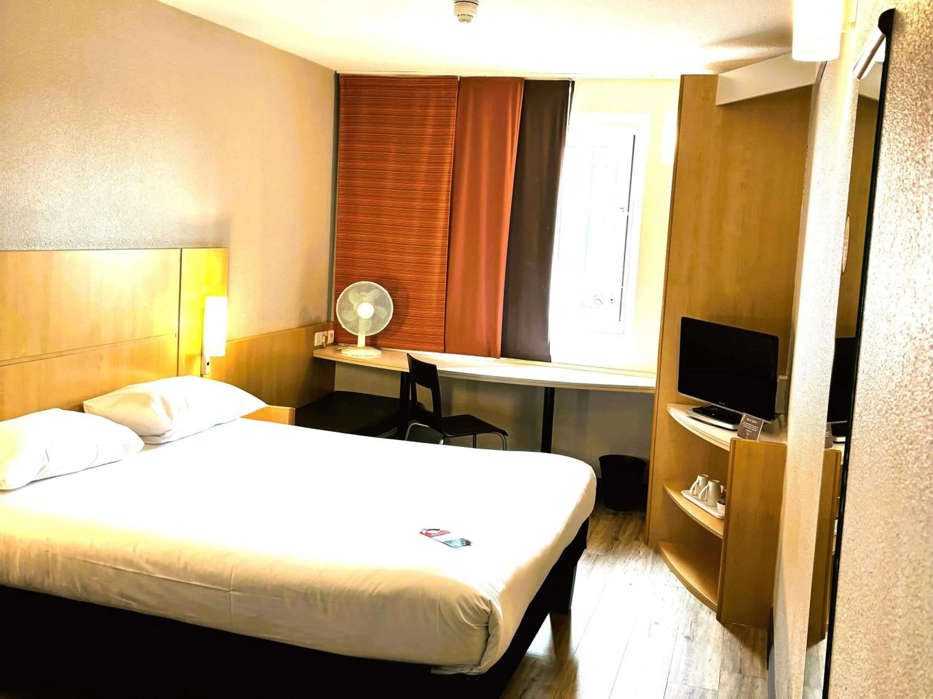 Bedroom, Bed in ibis Carlisle City Centre