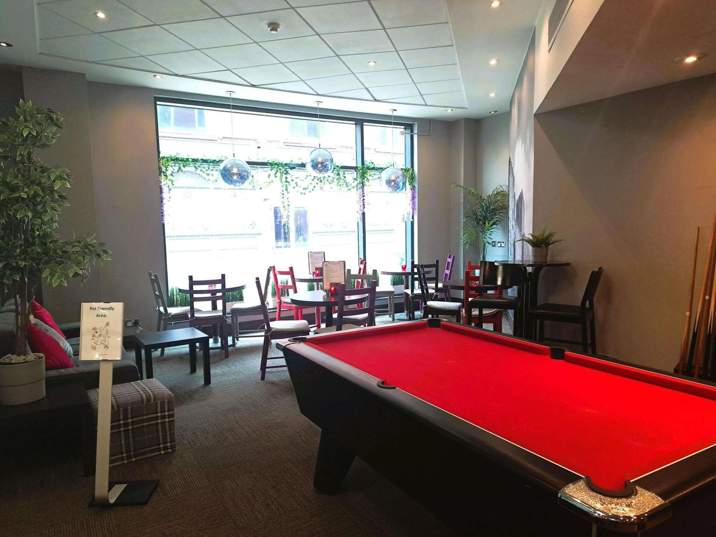 Lounge or bar in ibis Carlisle City Centre