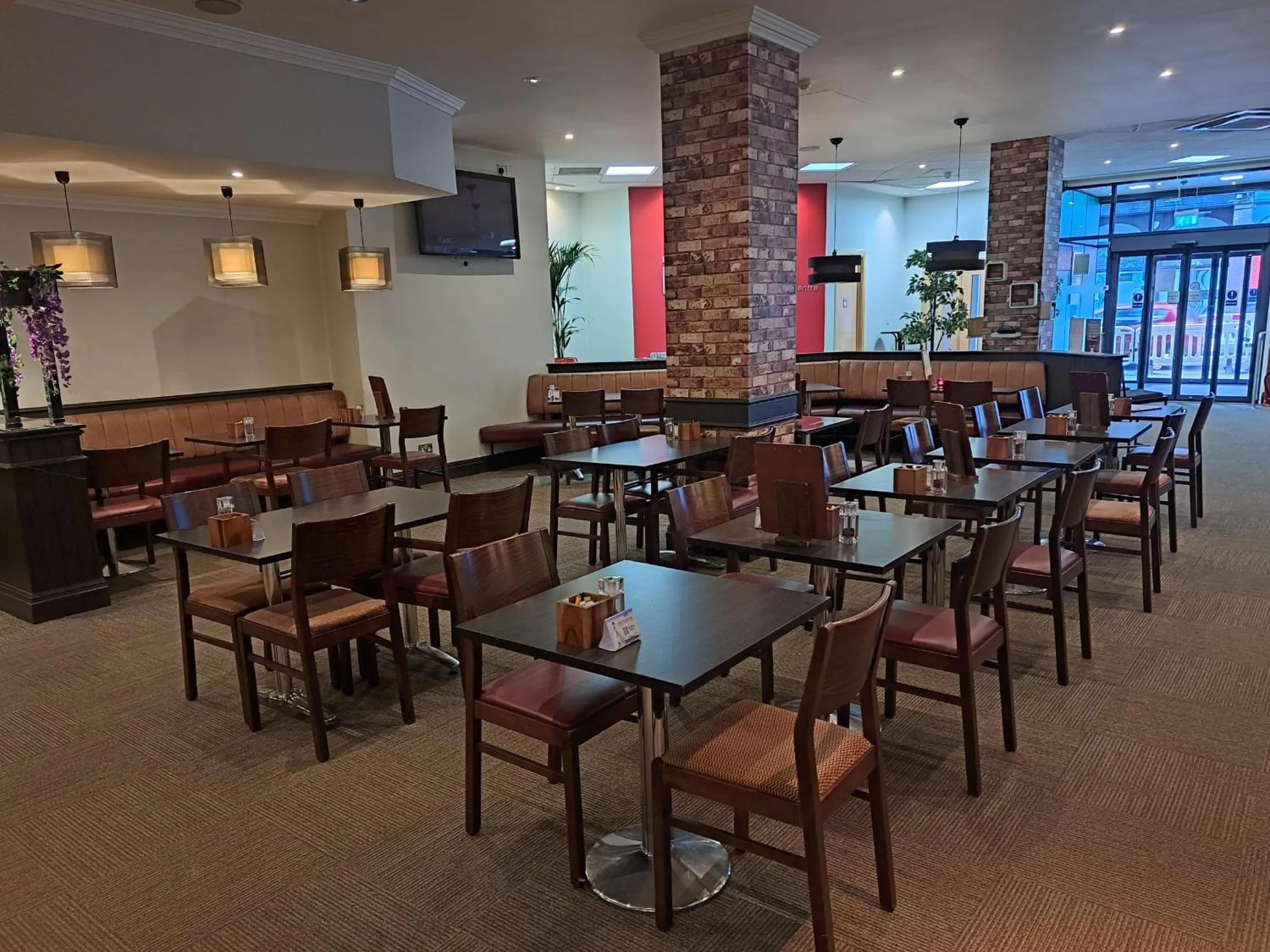Restaurant/places to eat in ibis Carlisle City Centre