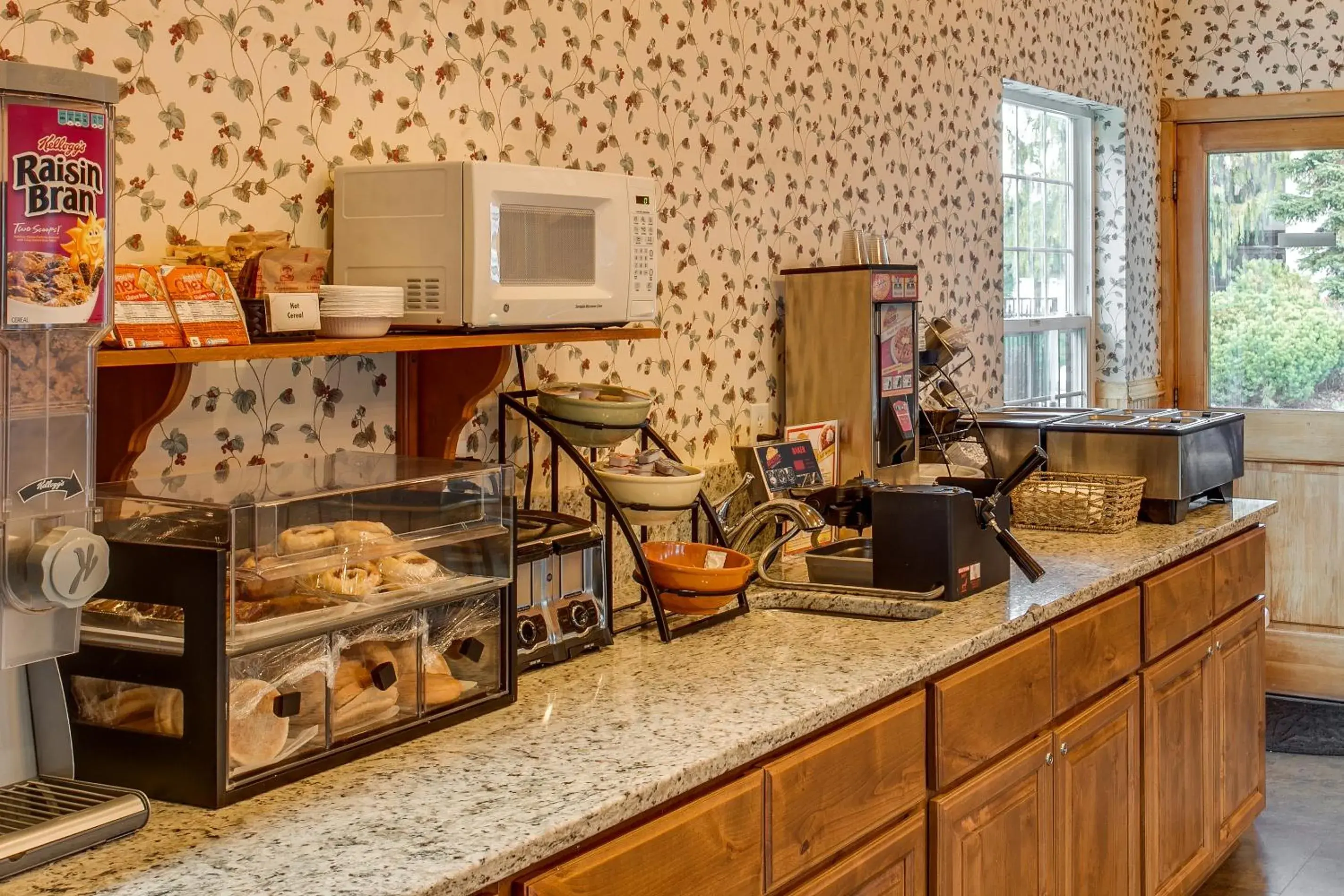 Continental breakfast in Der Ritterhof Inn Continental breakfast in Der Ritterhof Inn