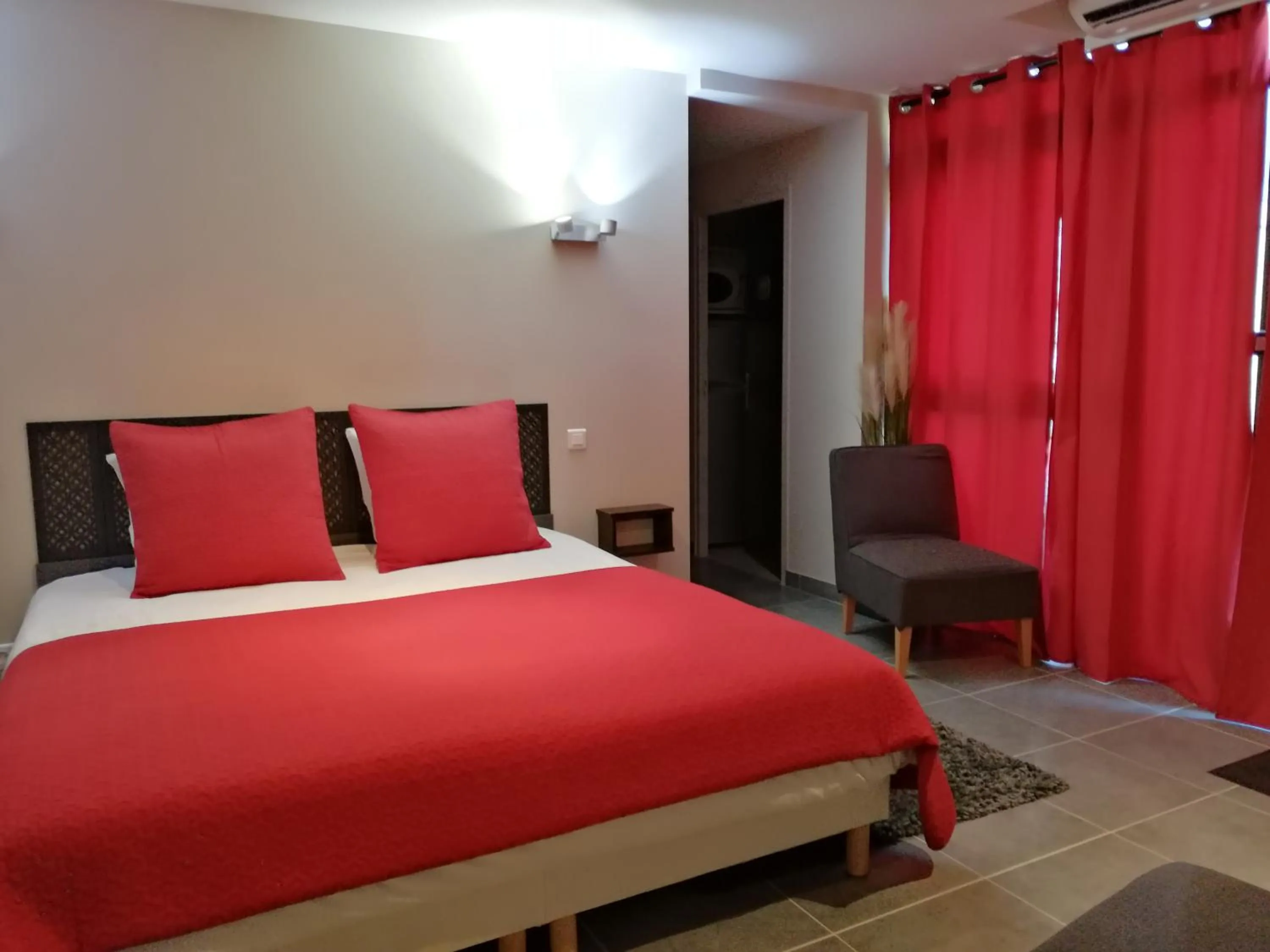 Photo of the whole room, Bed in Appart-hôtel Chanzy / Angoulême