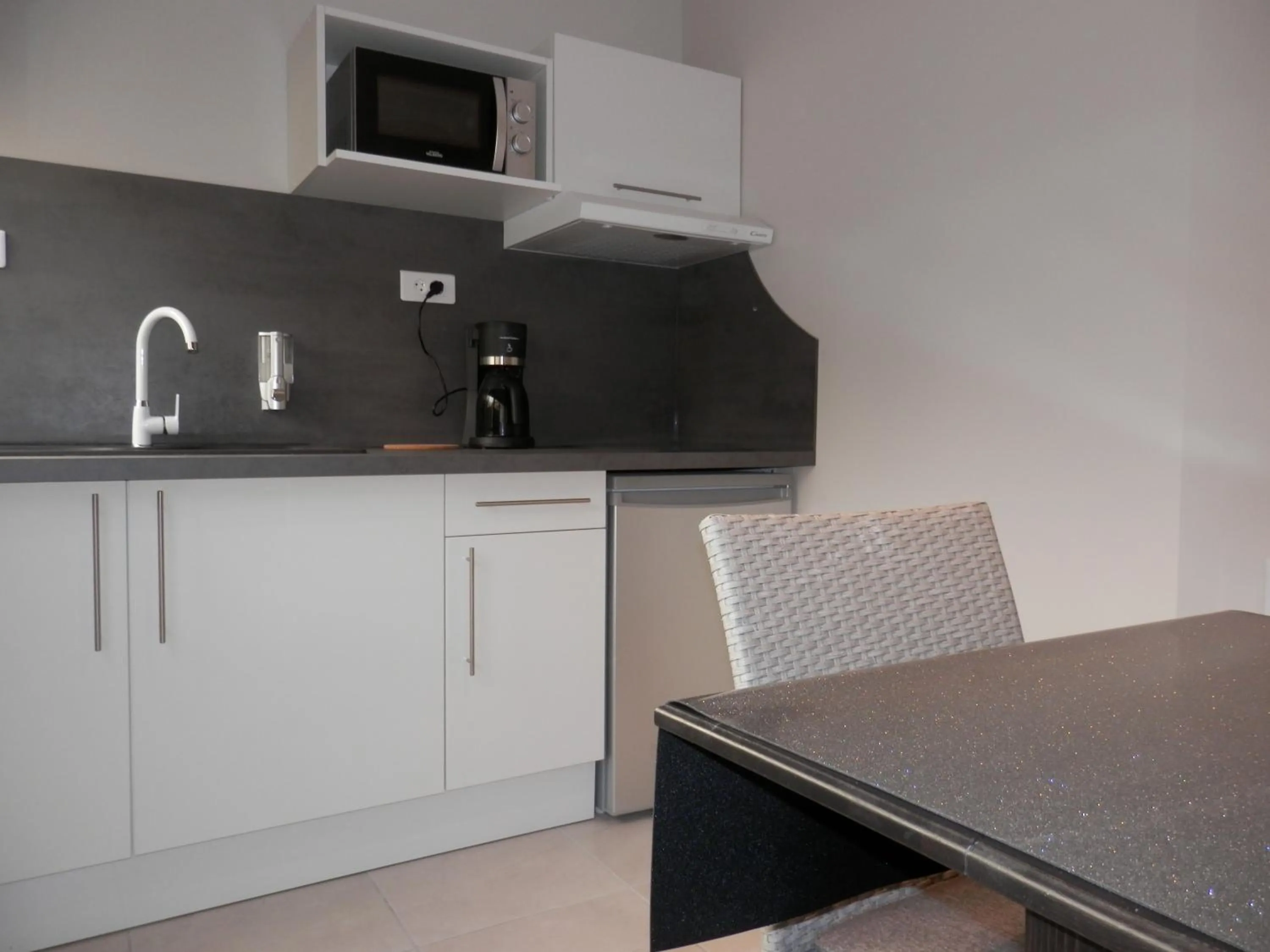 Kitchen or kitchenette in Appart-hôtel Chanzy / Angoulême