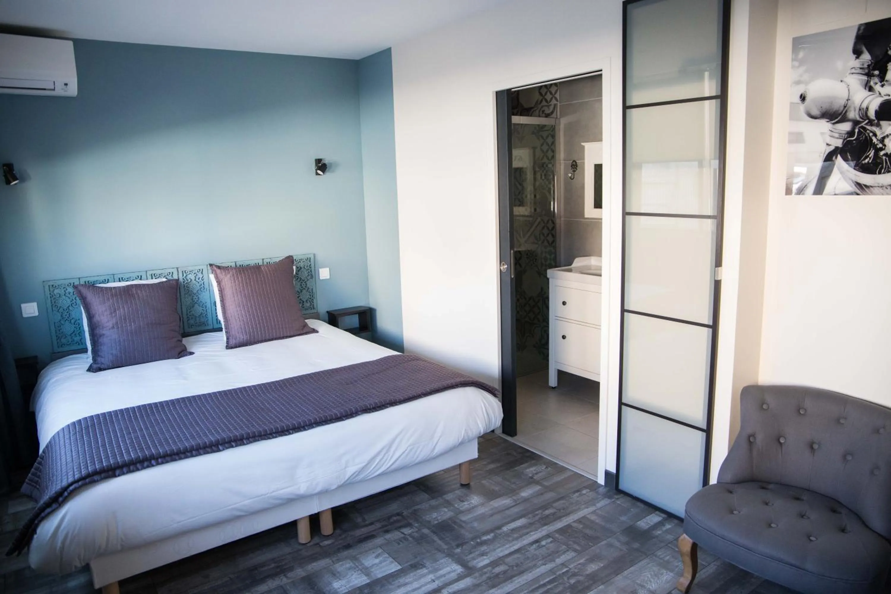 Photo of the whole room, Bed in Appart-hôtel Chanzy / Angoulême