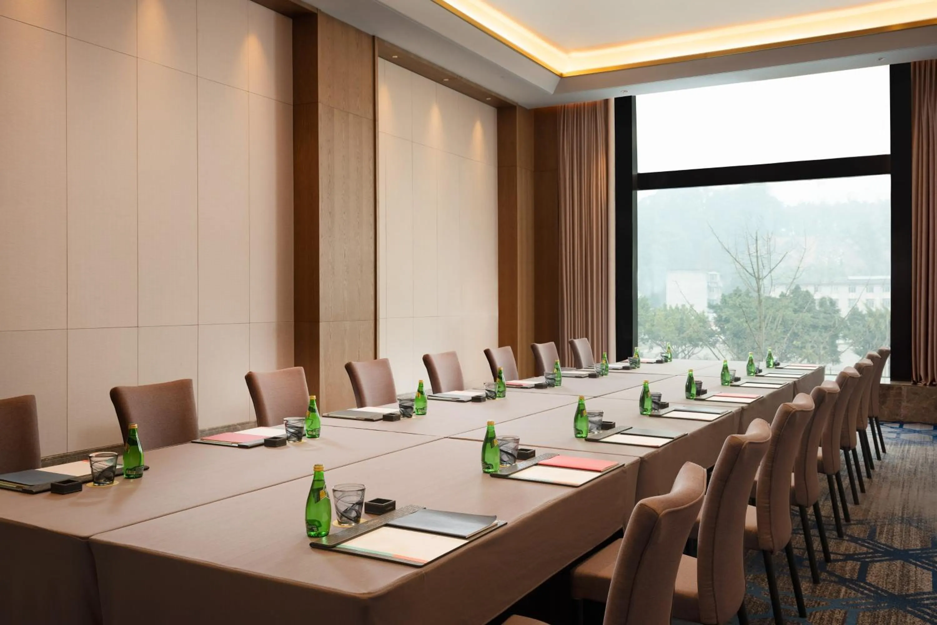 Meeting/conference room in Le Meridien Emei Mountain Resort