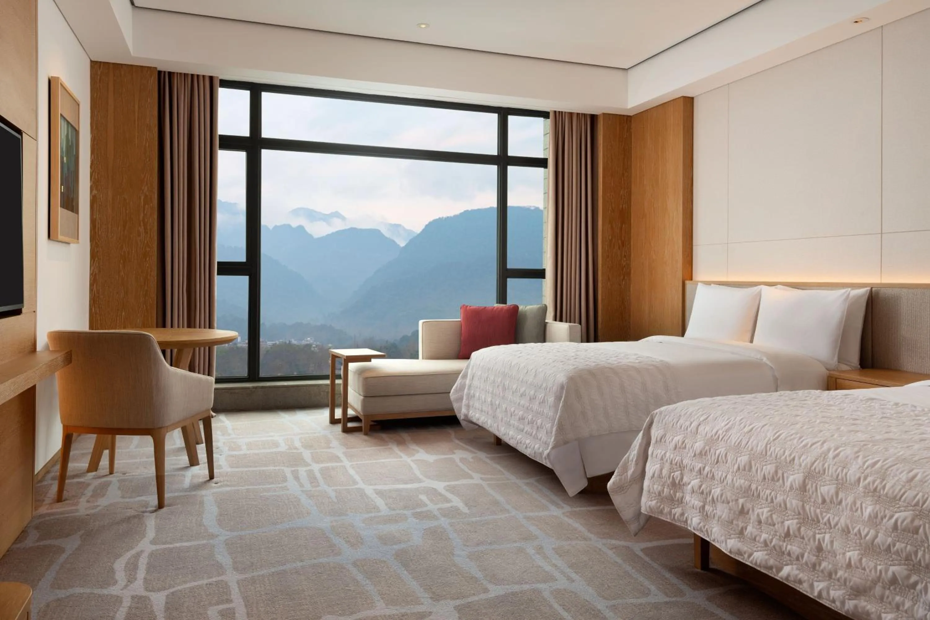 Photo of the whole room, Bed in Le Meridien Emei Mountain Resort