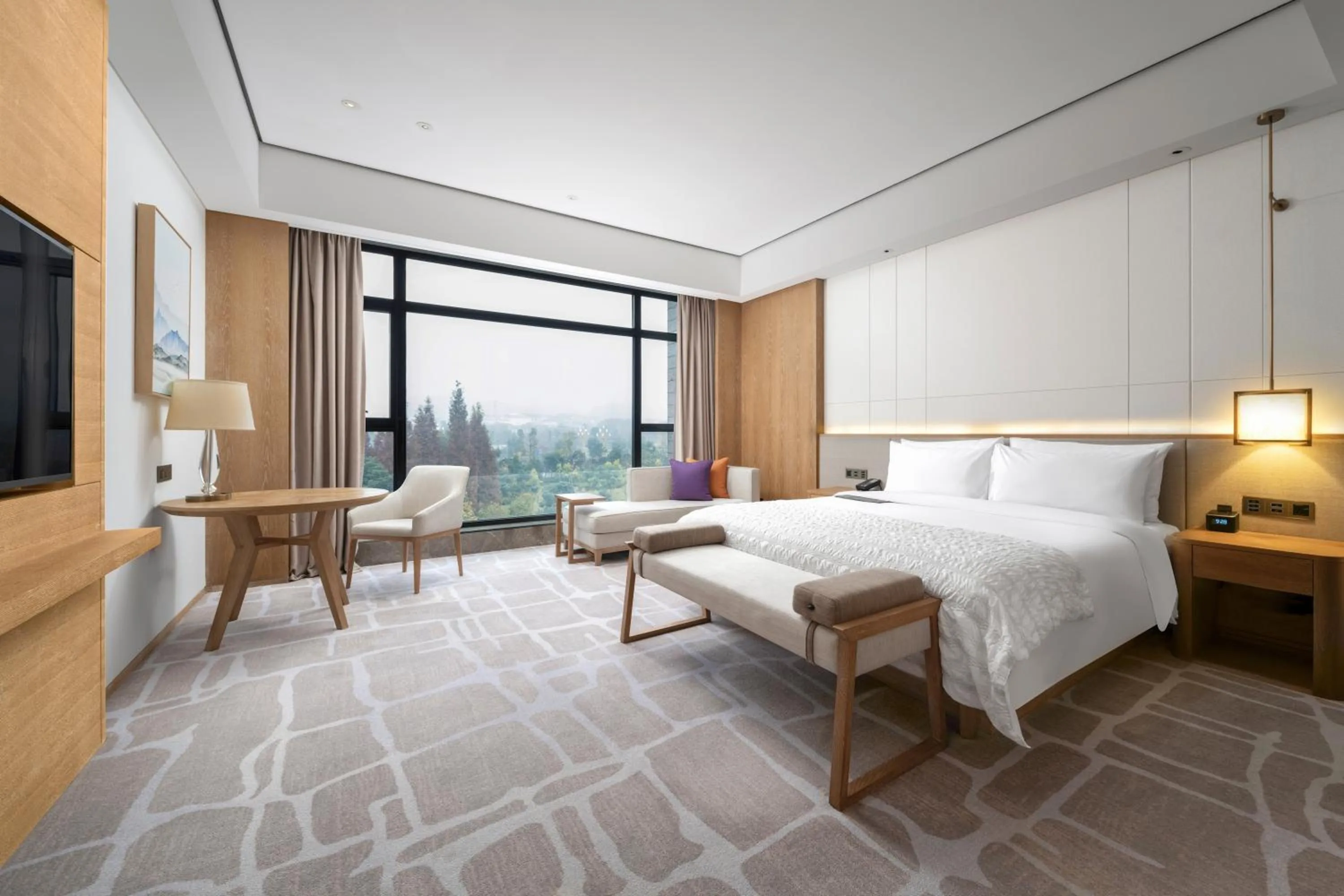 Bedroom, Bed in Le Meridien Emei Mountain Resort