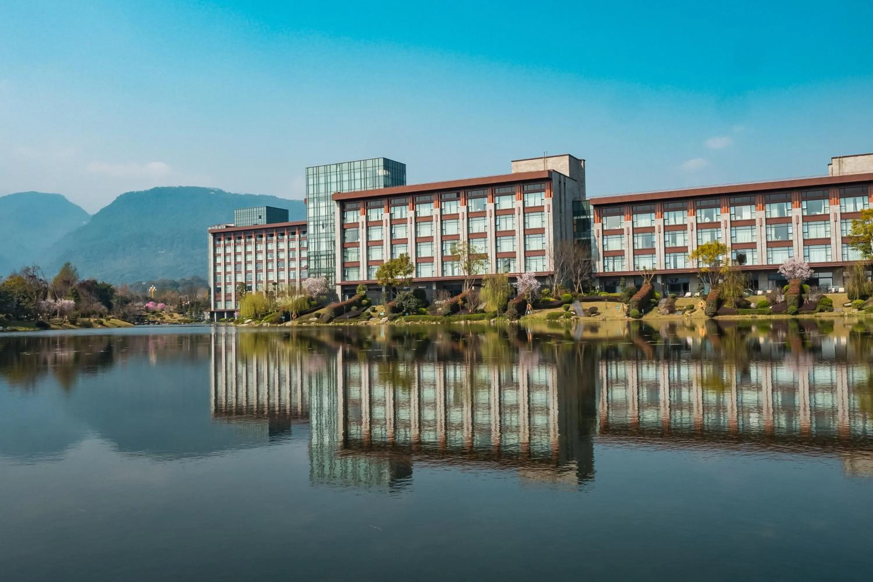 Property building in Le Meridien Emei Mountain Resort