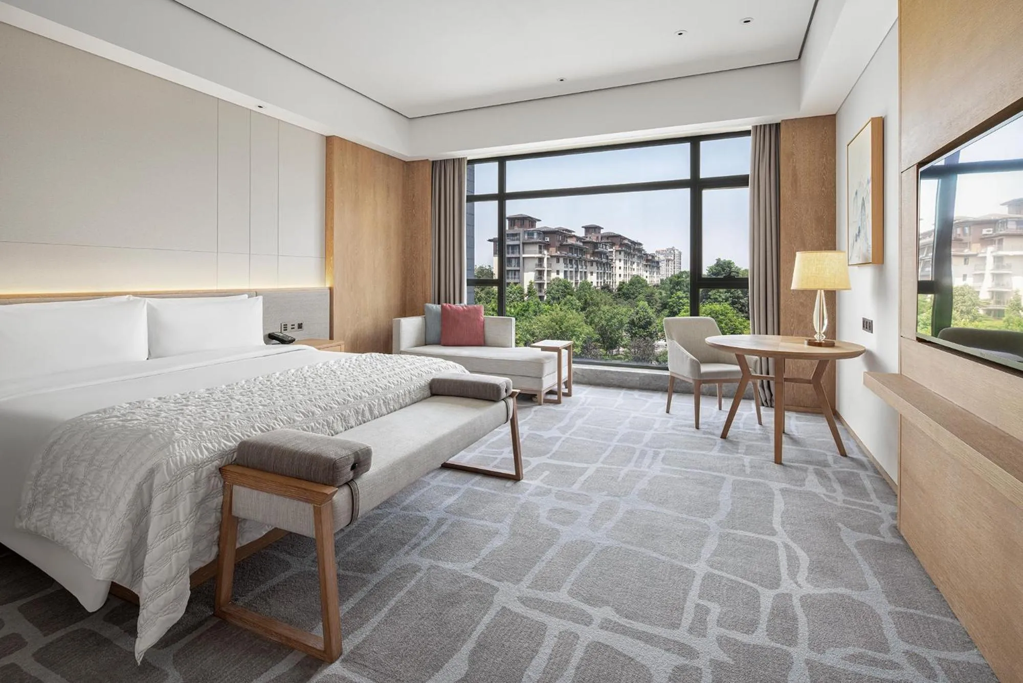 Photo of the whole room, Bed in Le Meridien Emei Mountain Resort