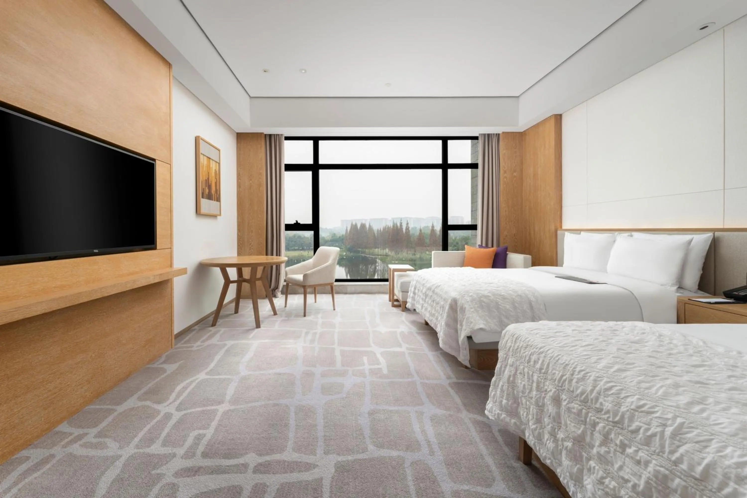 Photo of the whole room, Bed in Le Meridien Emei Mountain Resort