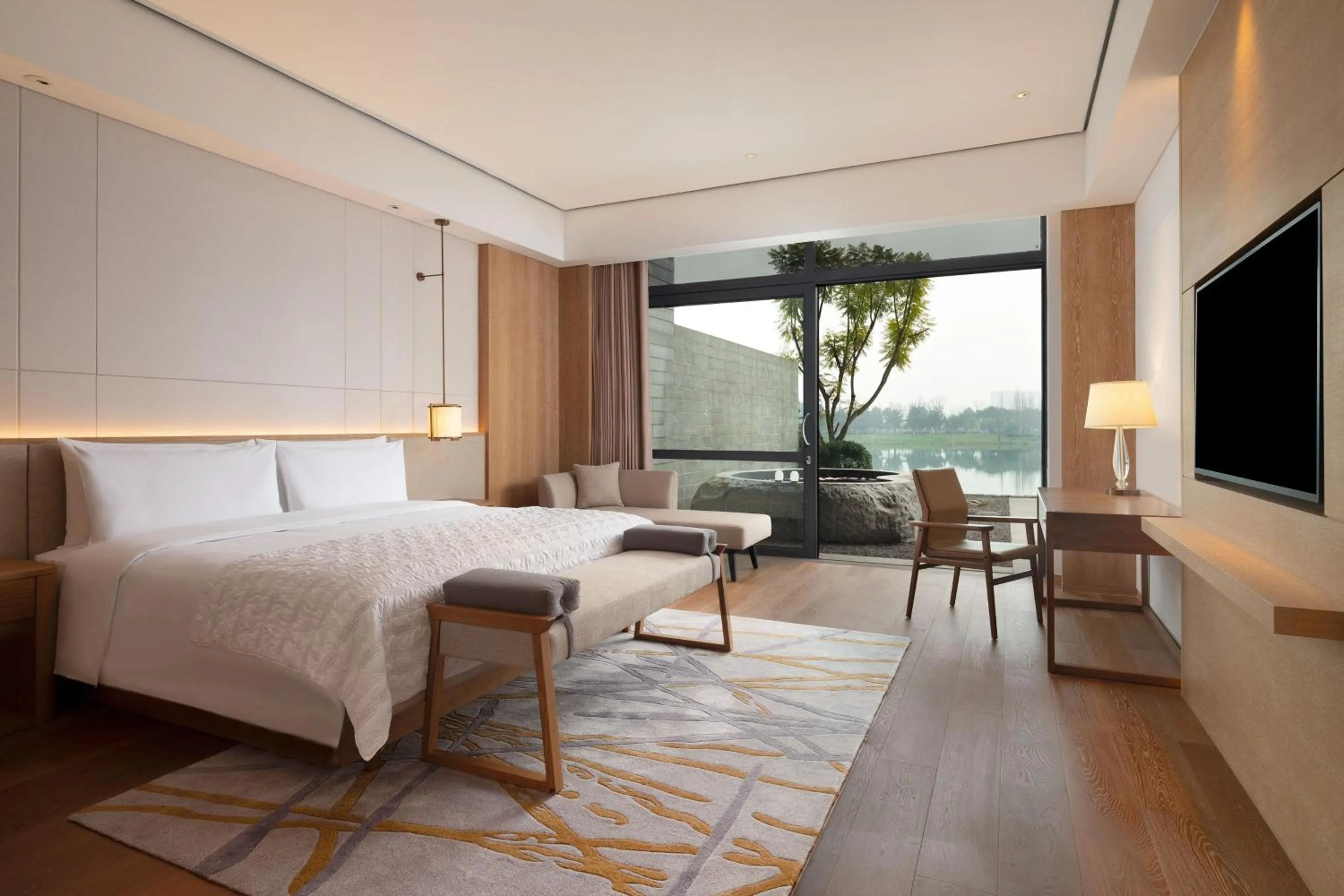 Photo of the whole room, Bed in Le Meridien Emei Mountain Resort