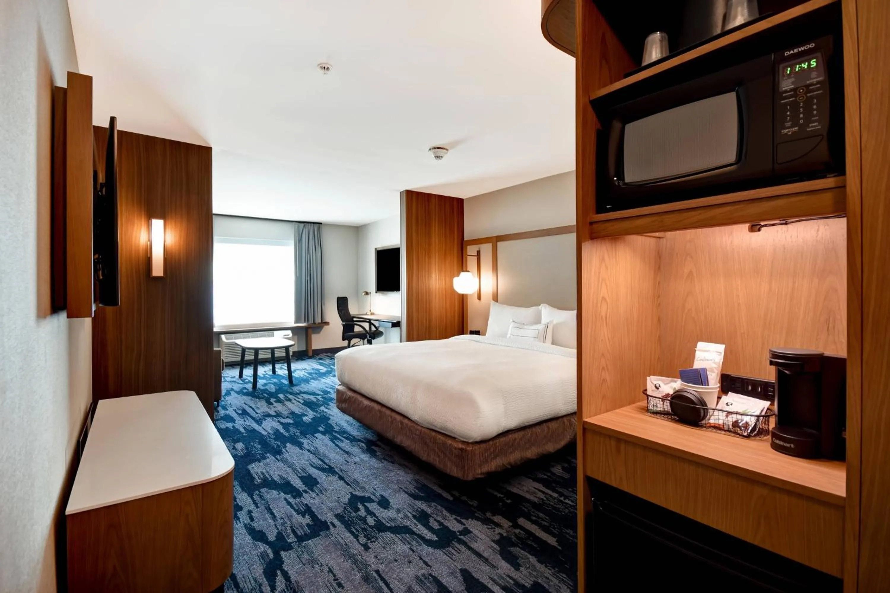 Photo of the whole room, Bed in Fairfield Inn & Suites by Marriott Plymouth