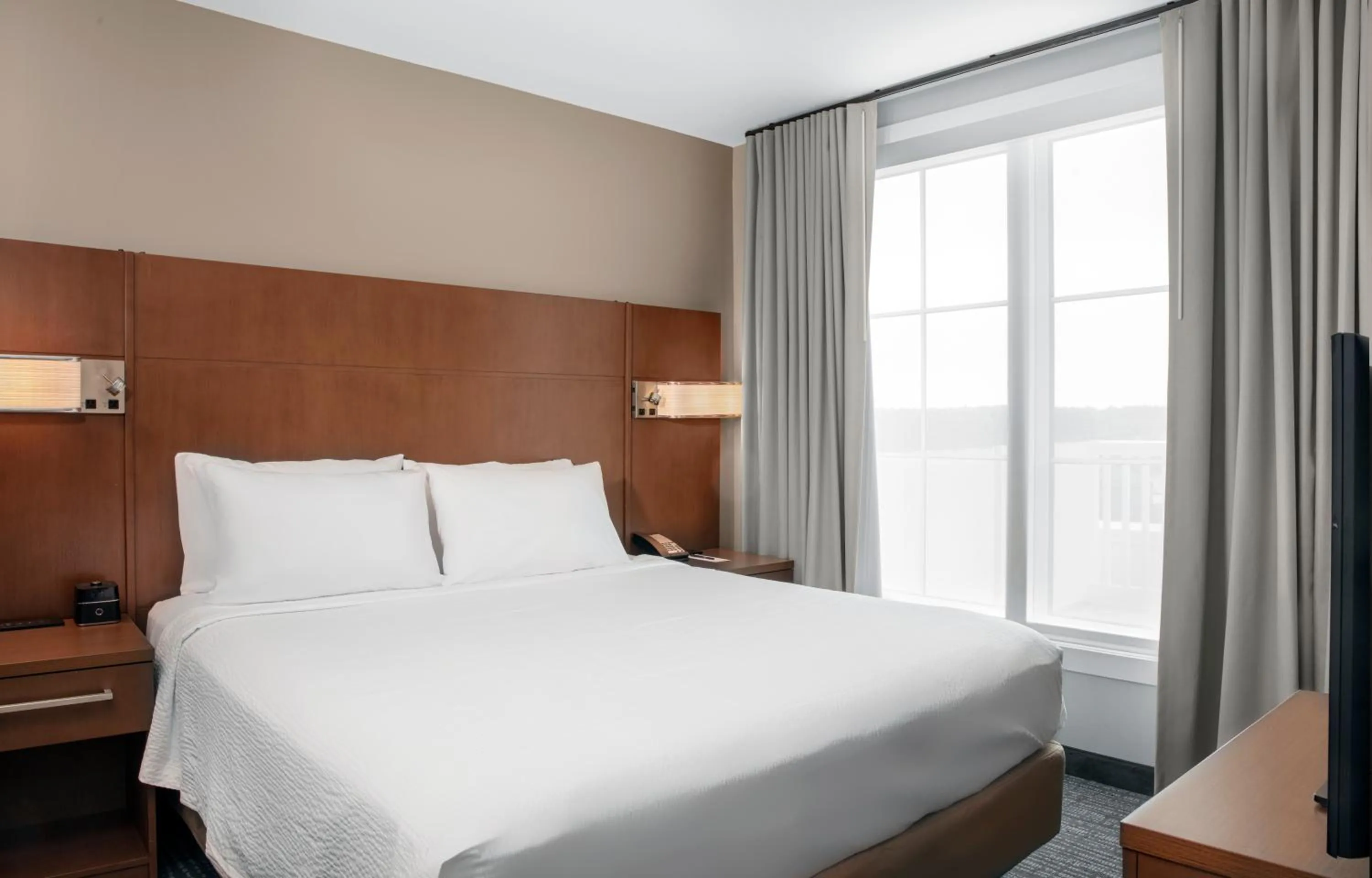 Bed in Residence Inn by Marriott Norwalk