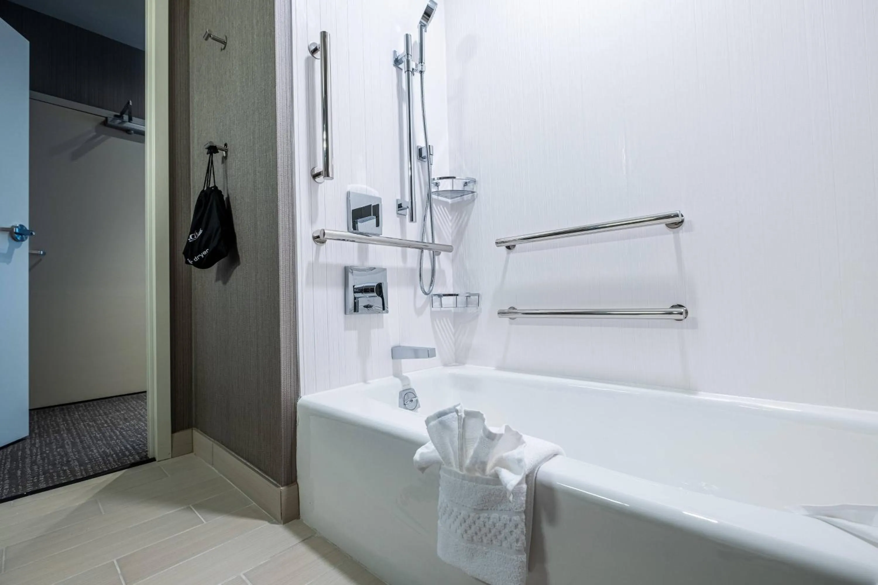 Bathroom in Courtyard by Marriott Toledo West