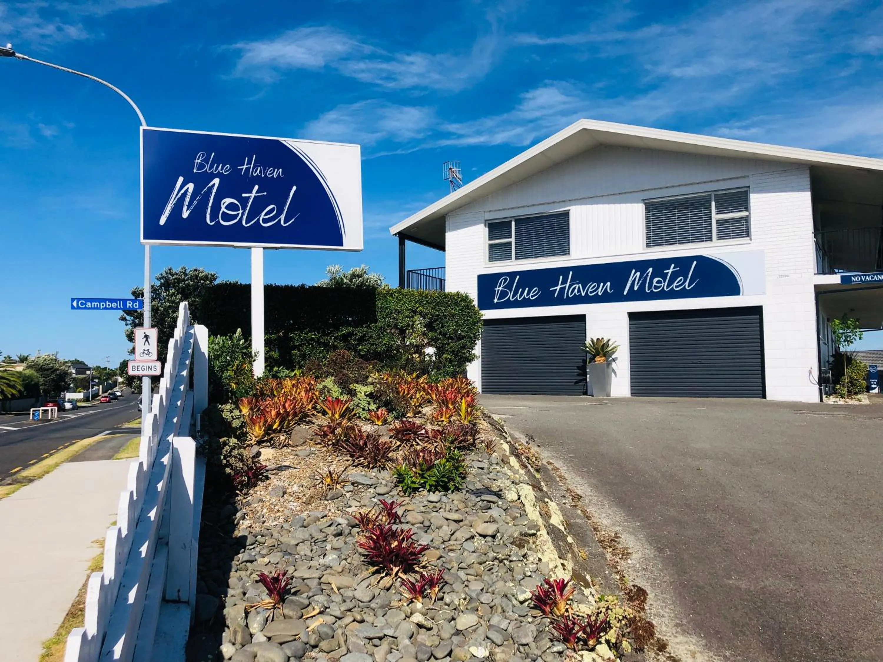 Property building in Blue Haven Motel