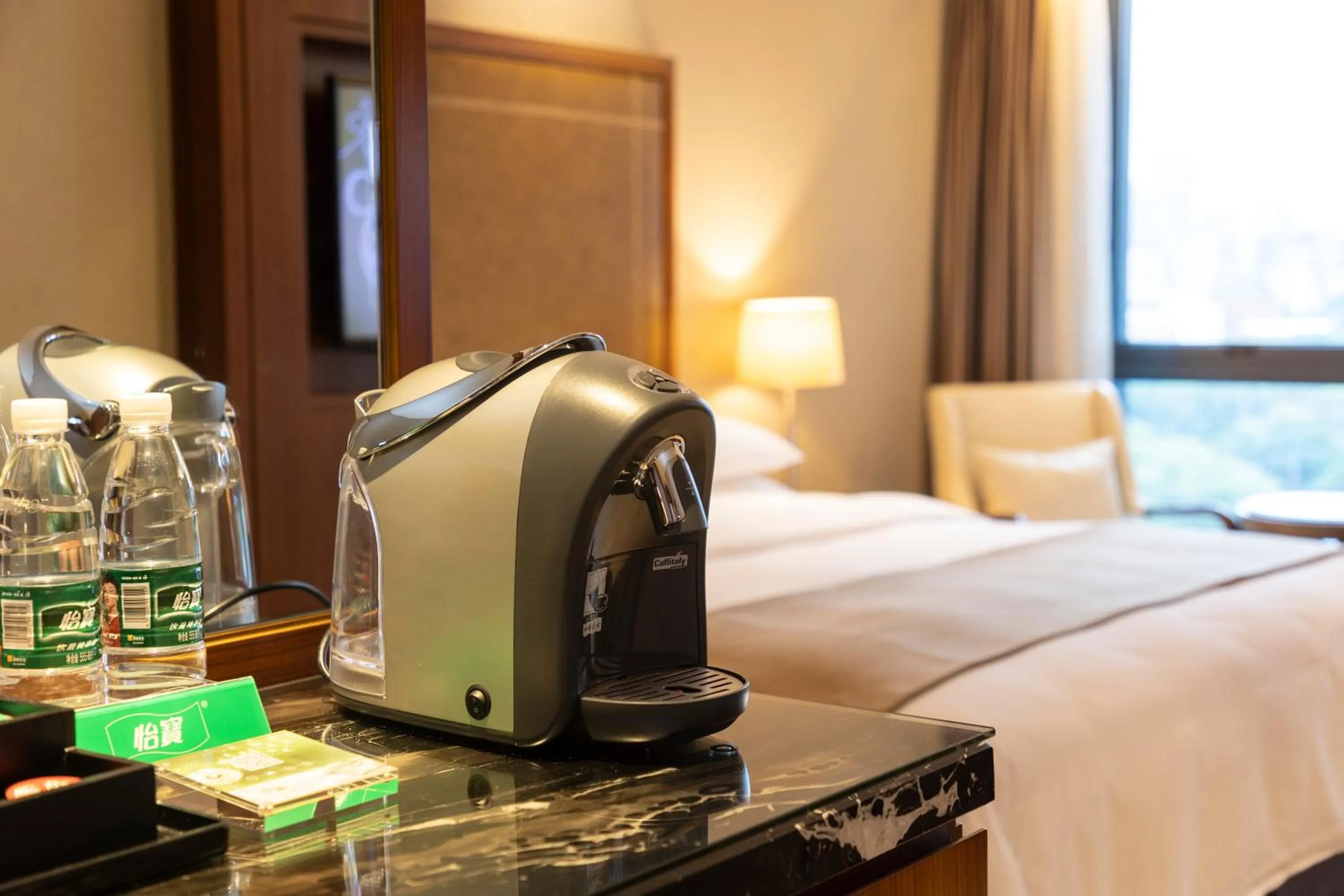 Photo of the whole room, Bed in Shenzhen Nanshan L'Hermitage