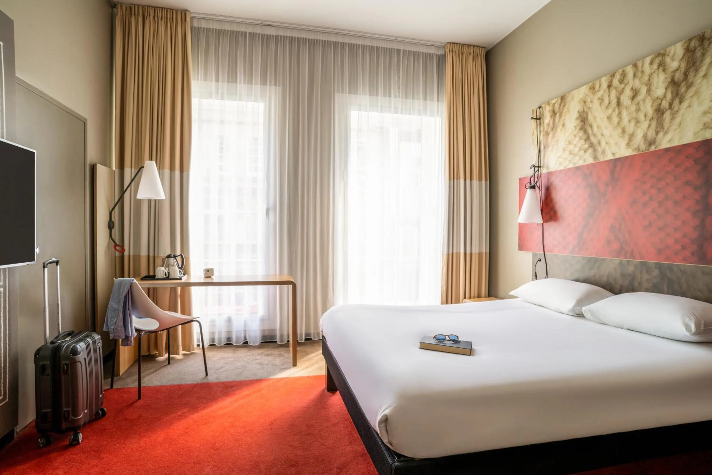 Bedroom, Bed in ibis Edinburgh Centre Royal Mile – Hunter Square