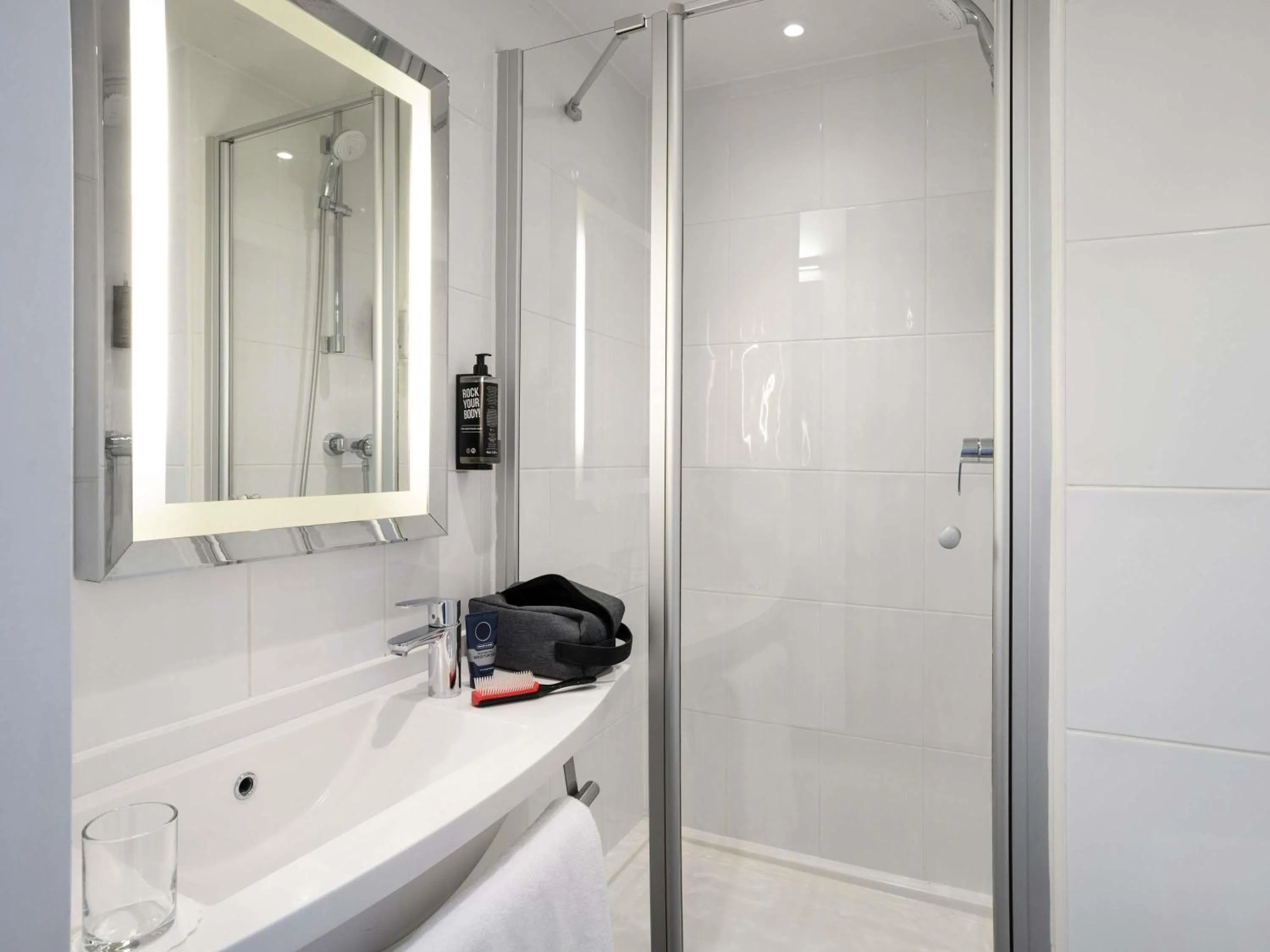 Bedroom in ibis Edinburgh Centre Royal Mile – Hunter Square