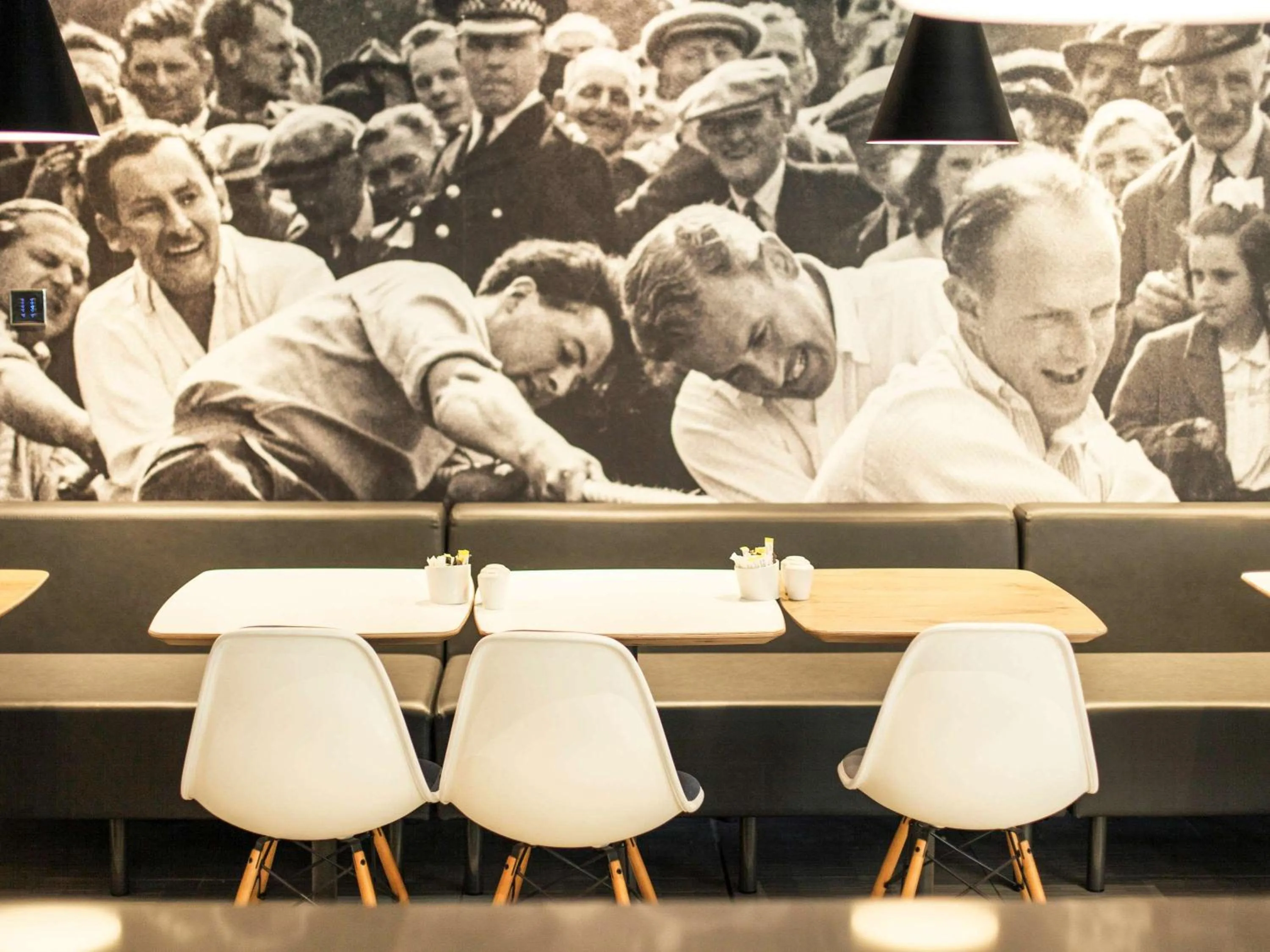 Restaurant/places to eat in ibis Edinburgh Centre Royal Mile – Hunter Square