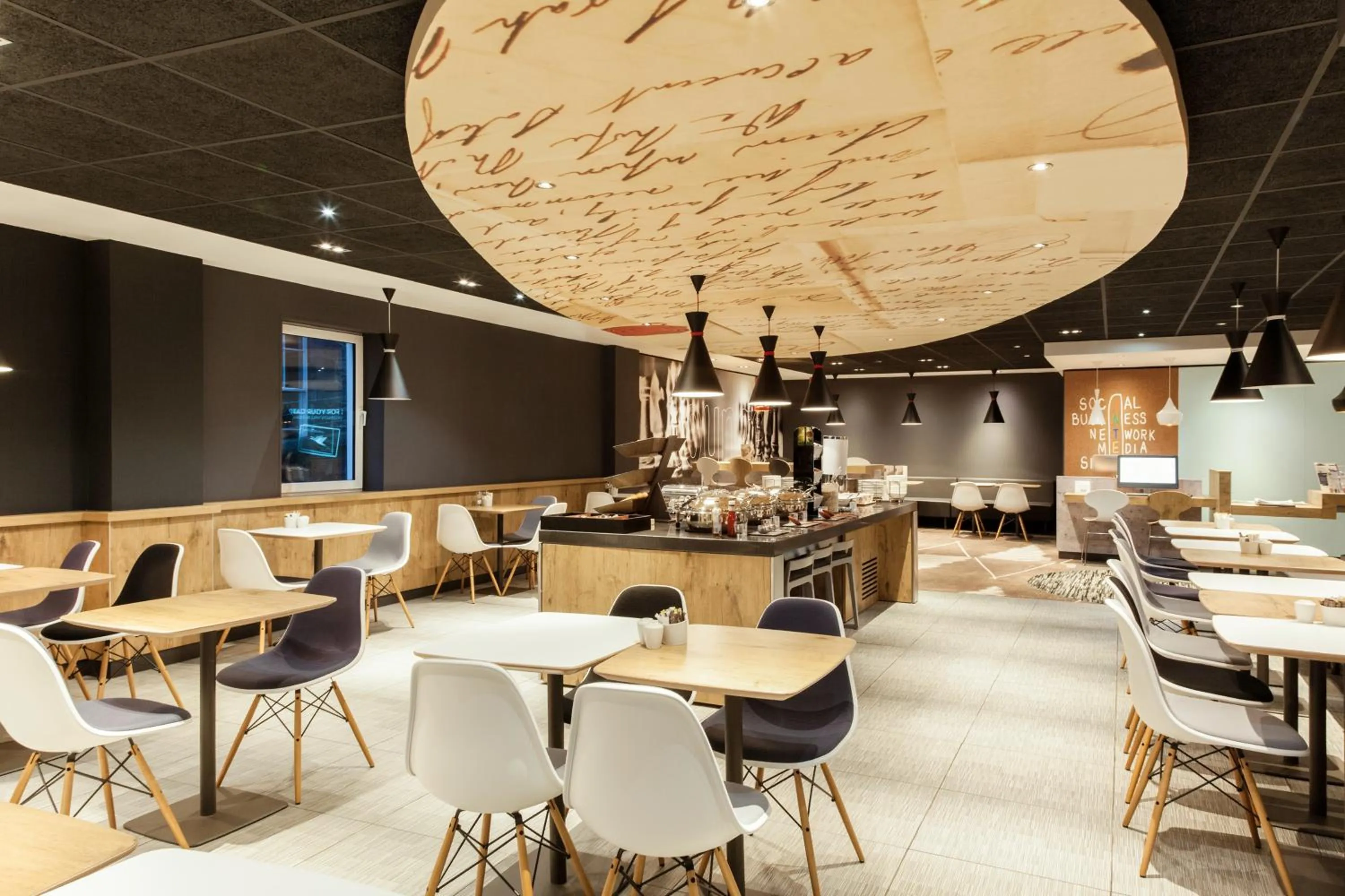 Restaurant/places to eat in ibis Edinburgh Centre Royal Mile – Hunter Square