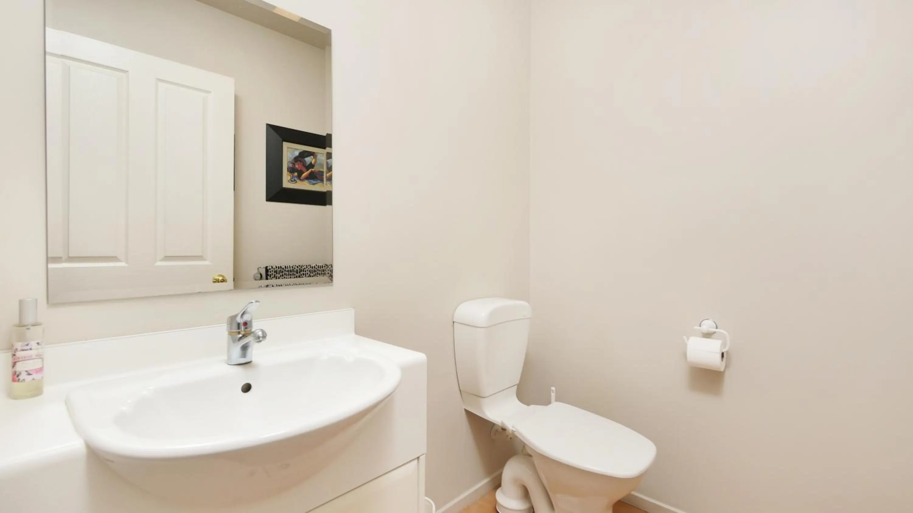 Toilet in Olive House Bed and Breakfast