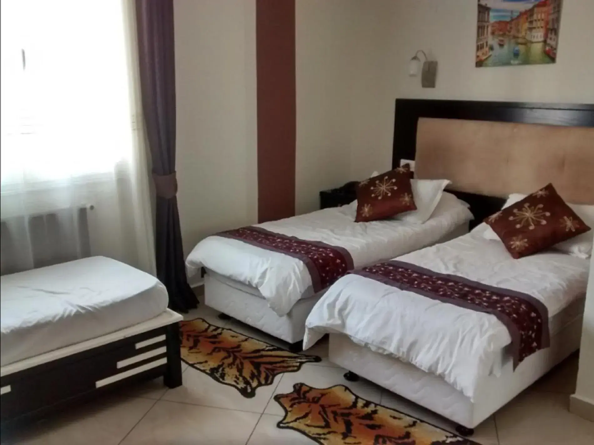 Single Room in LES 2 HORLOGES Single Room in LES 2 HORLOGES